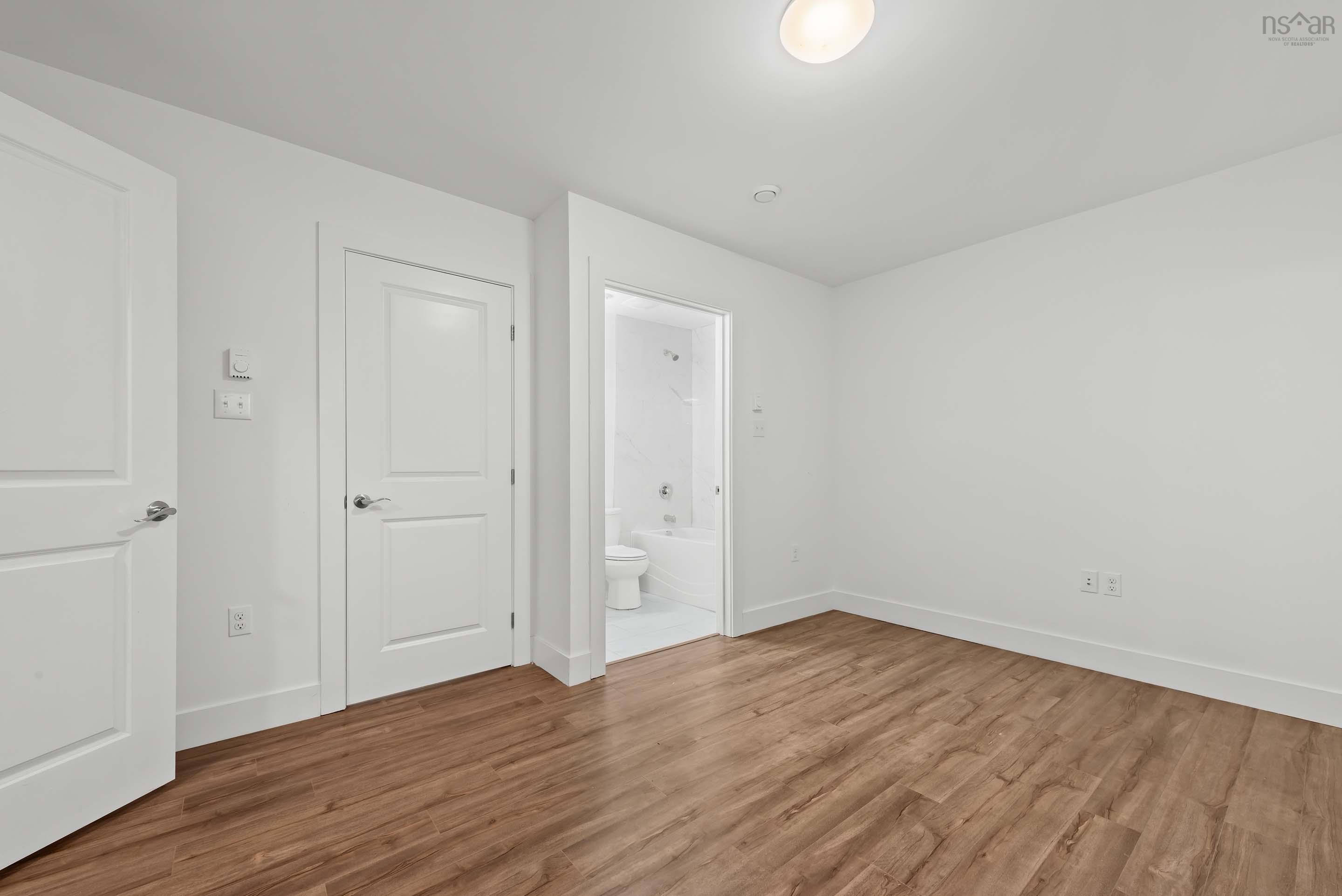 $579,900.00: 102 B Rufus Avenue, Fairview