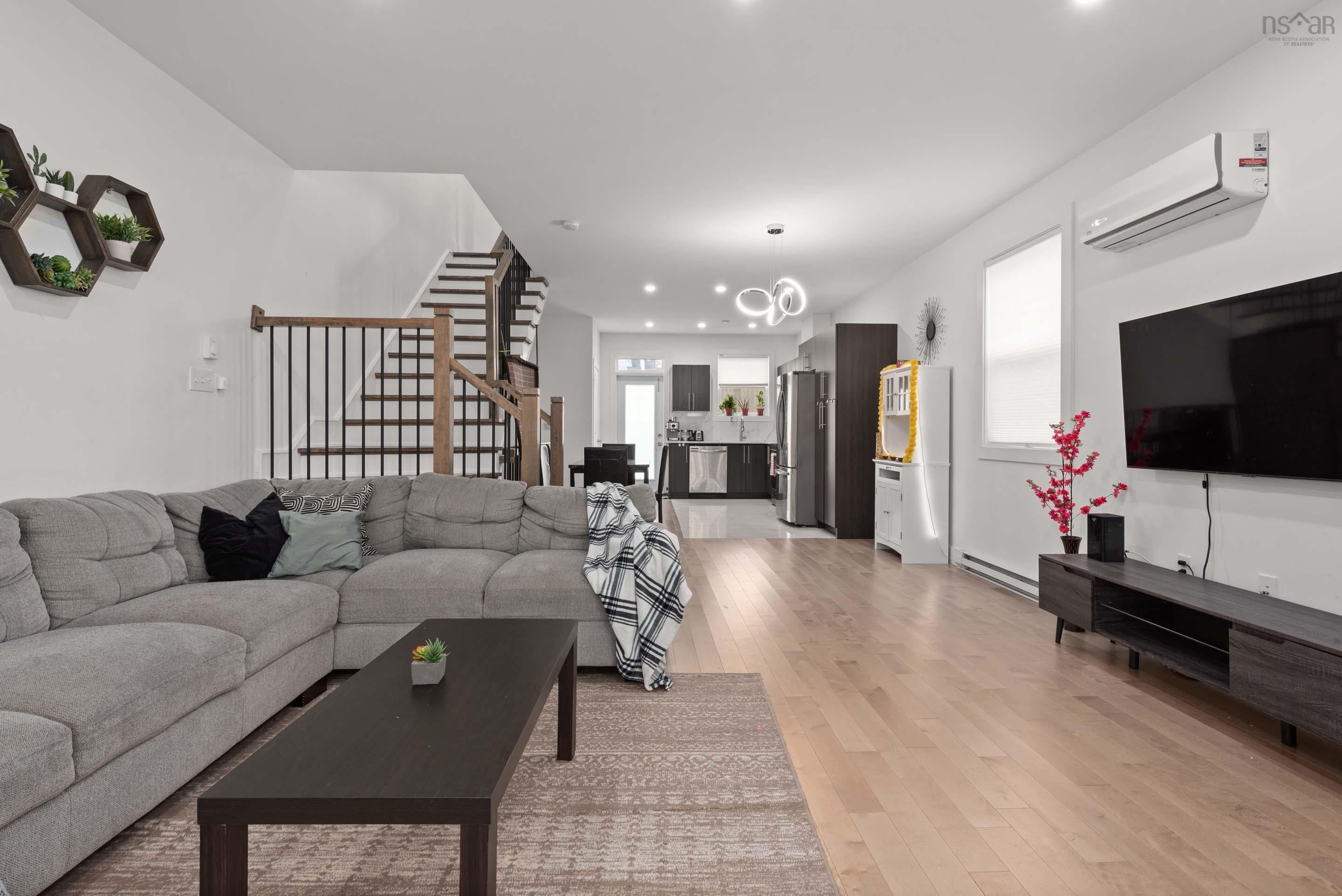 $579,900.00: 102 B Rufus Avenue, Fairview