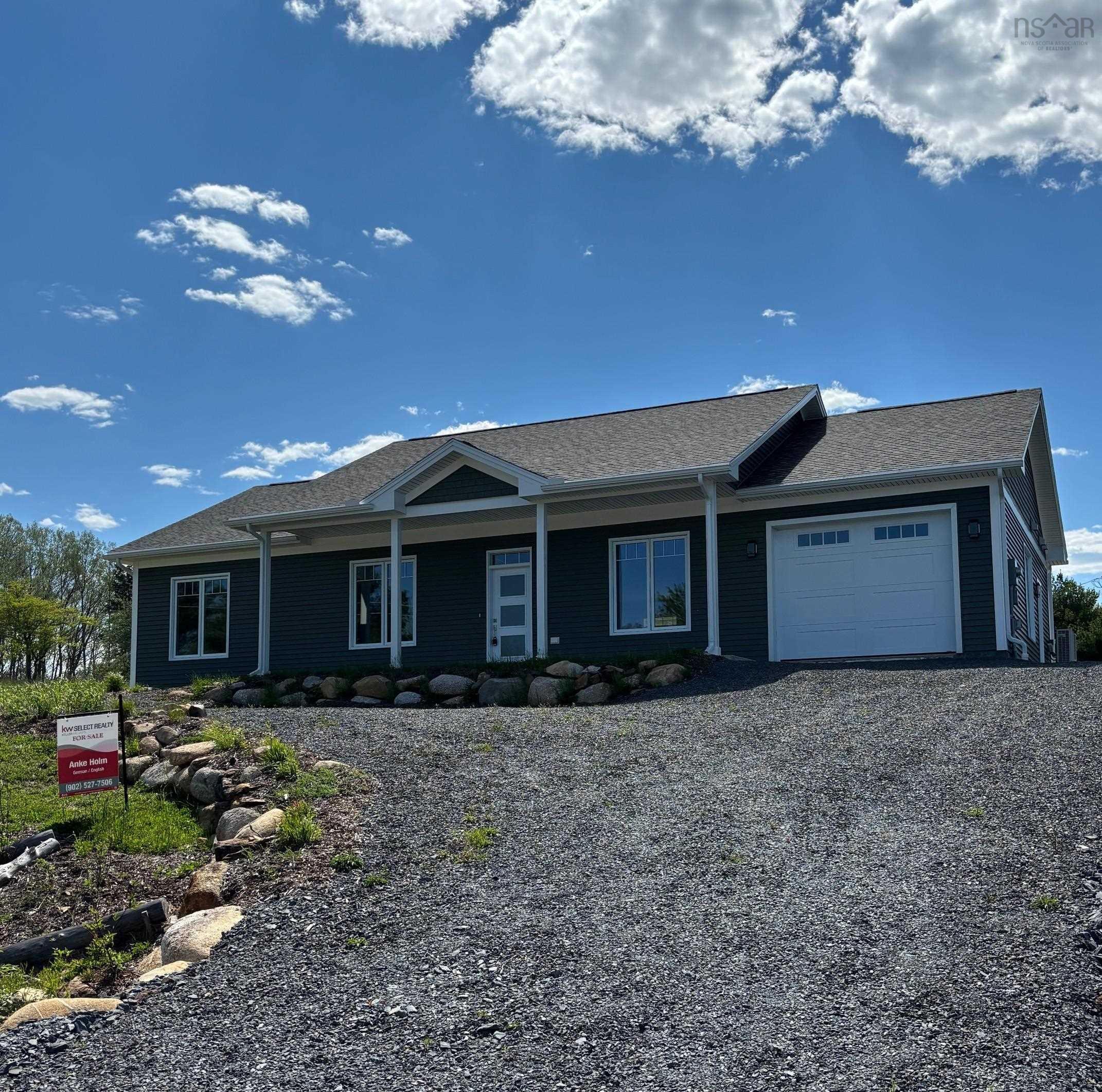 $689,000.00: 231 Hawthorn Road, Mahone Bay