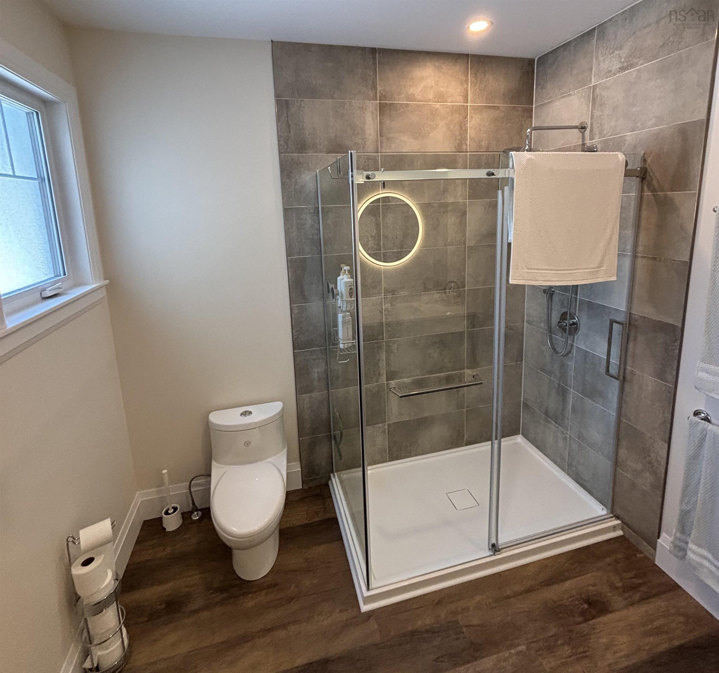 $689,000.00: 231 Hawthorn Road, Mahone Bay