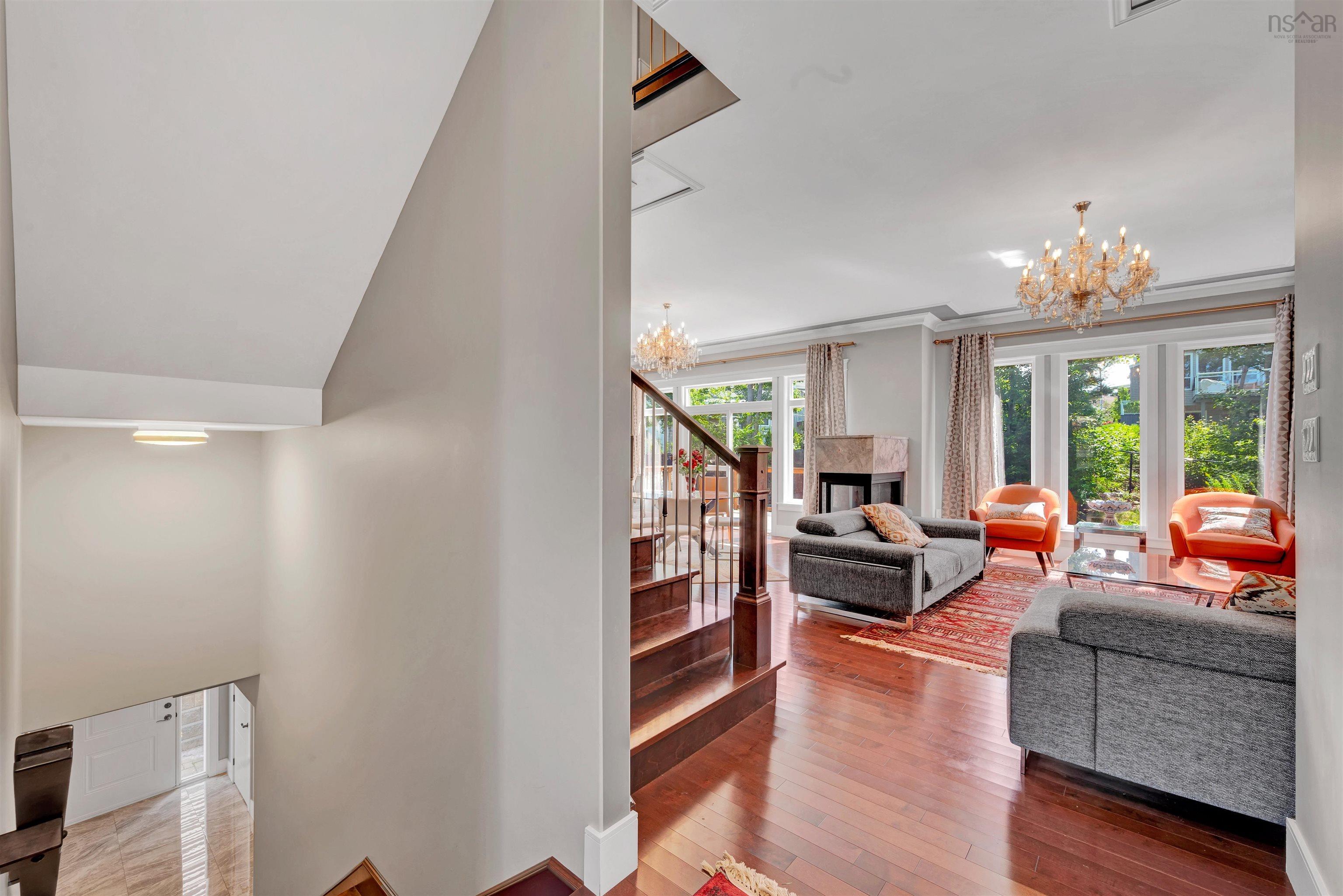 $1,199,900.00: 47 Amesbury Gate, Bedford