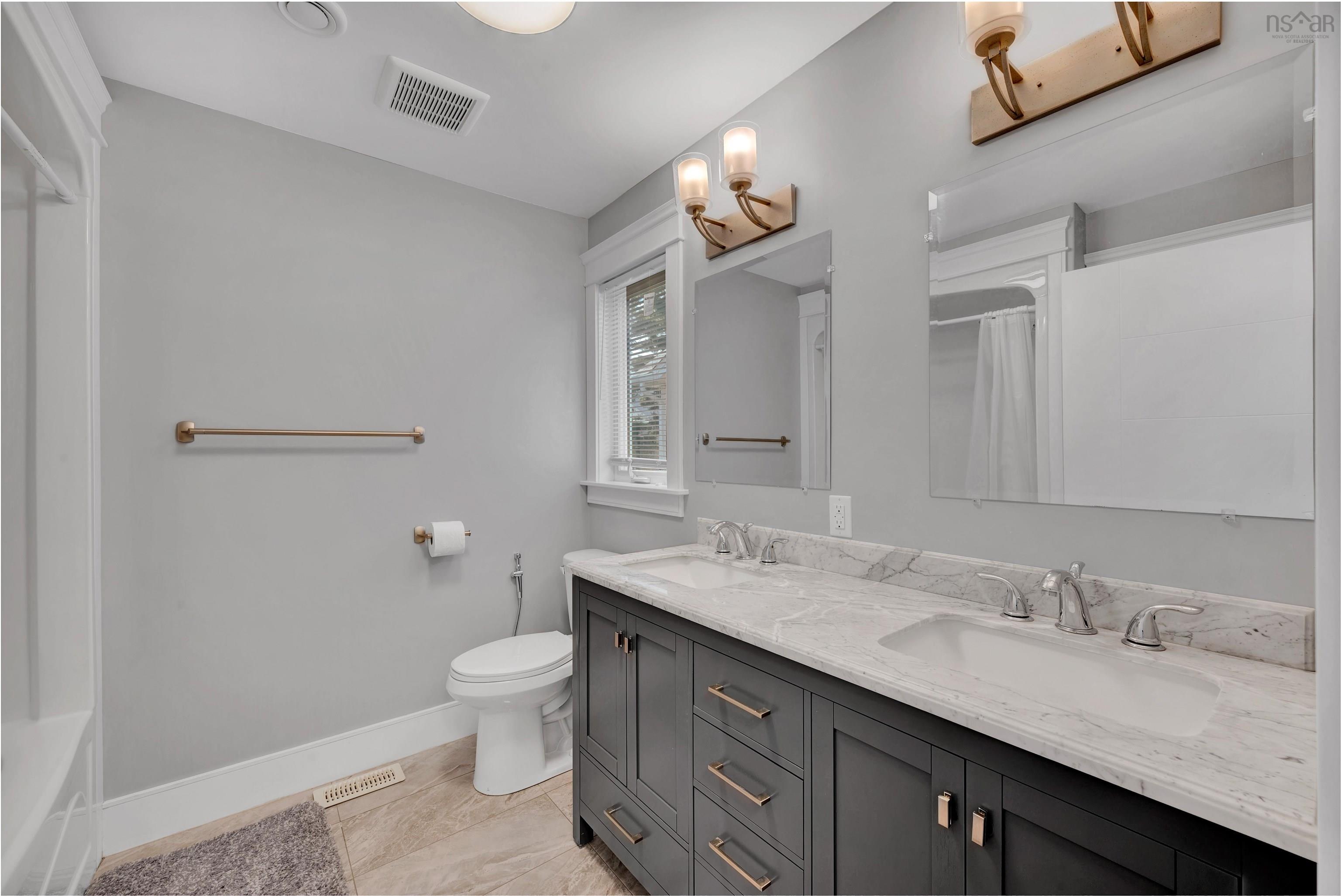 $1,199,900.00: 47 Amesbury Gate, Bedford