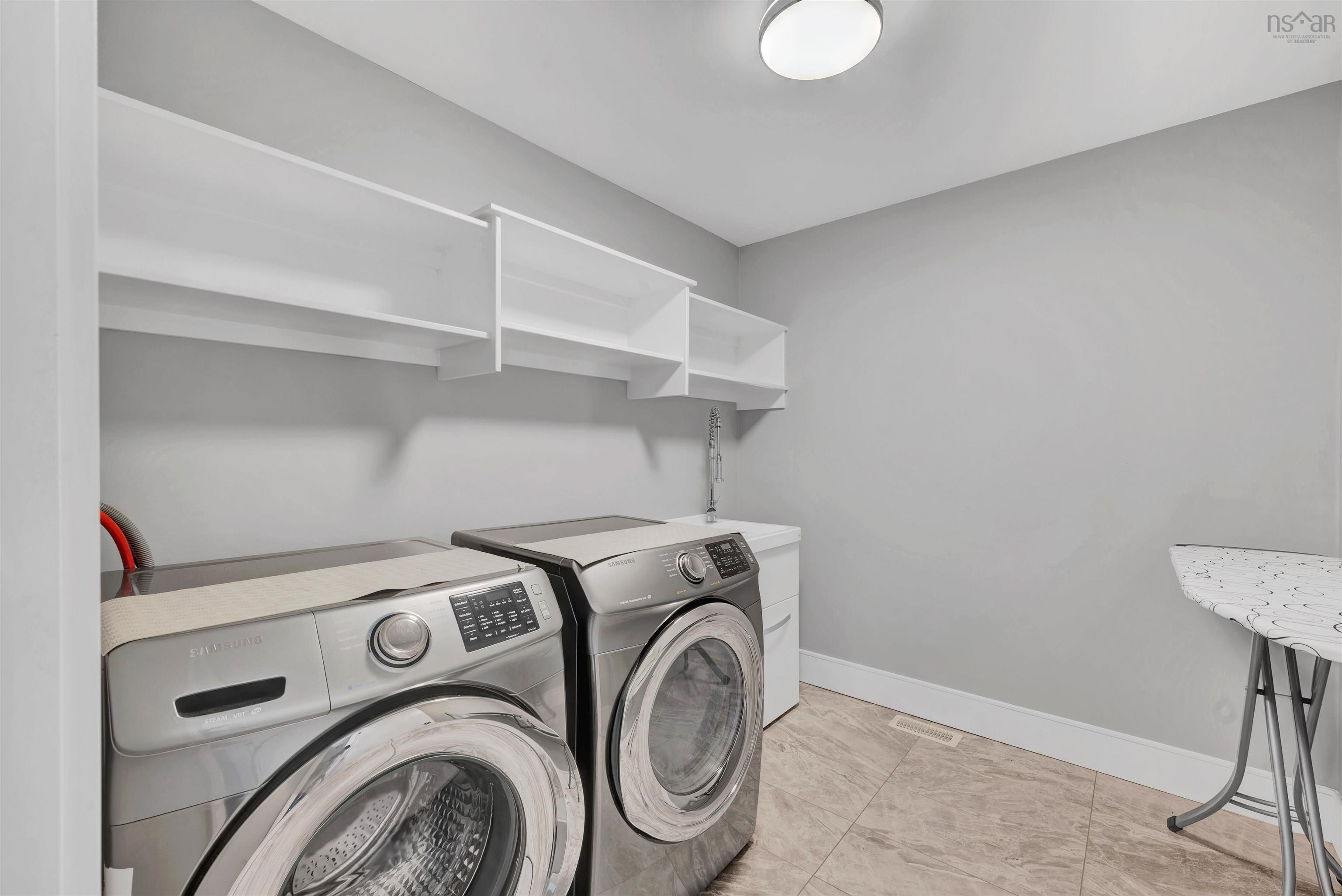 $1,199,900.00: 47 Amesbury Gate, Bedford