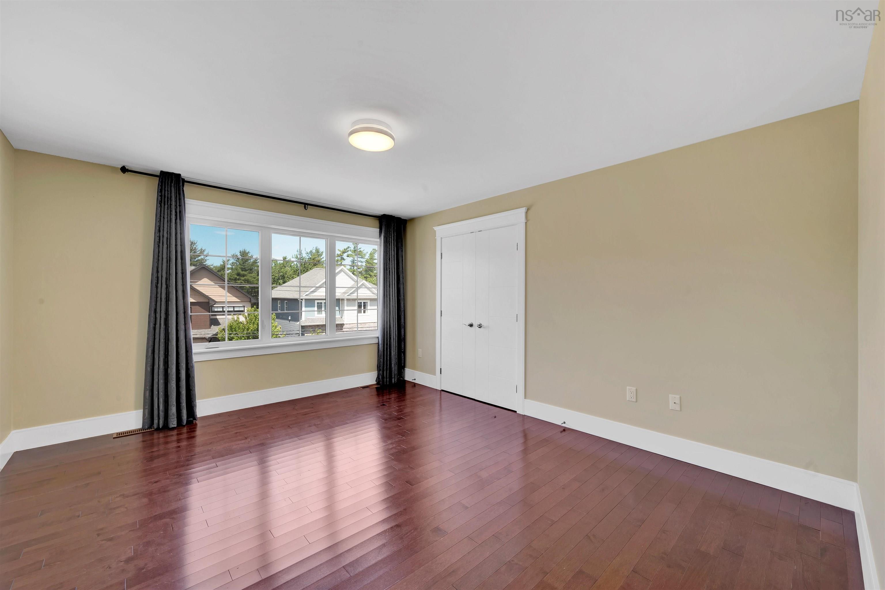 $1,199,900.00: 47 Amesbury Gate, Bedford