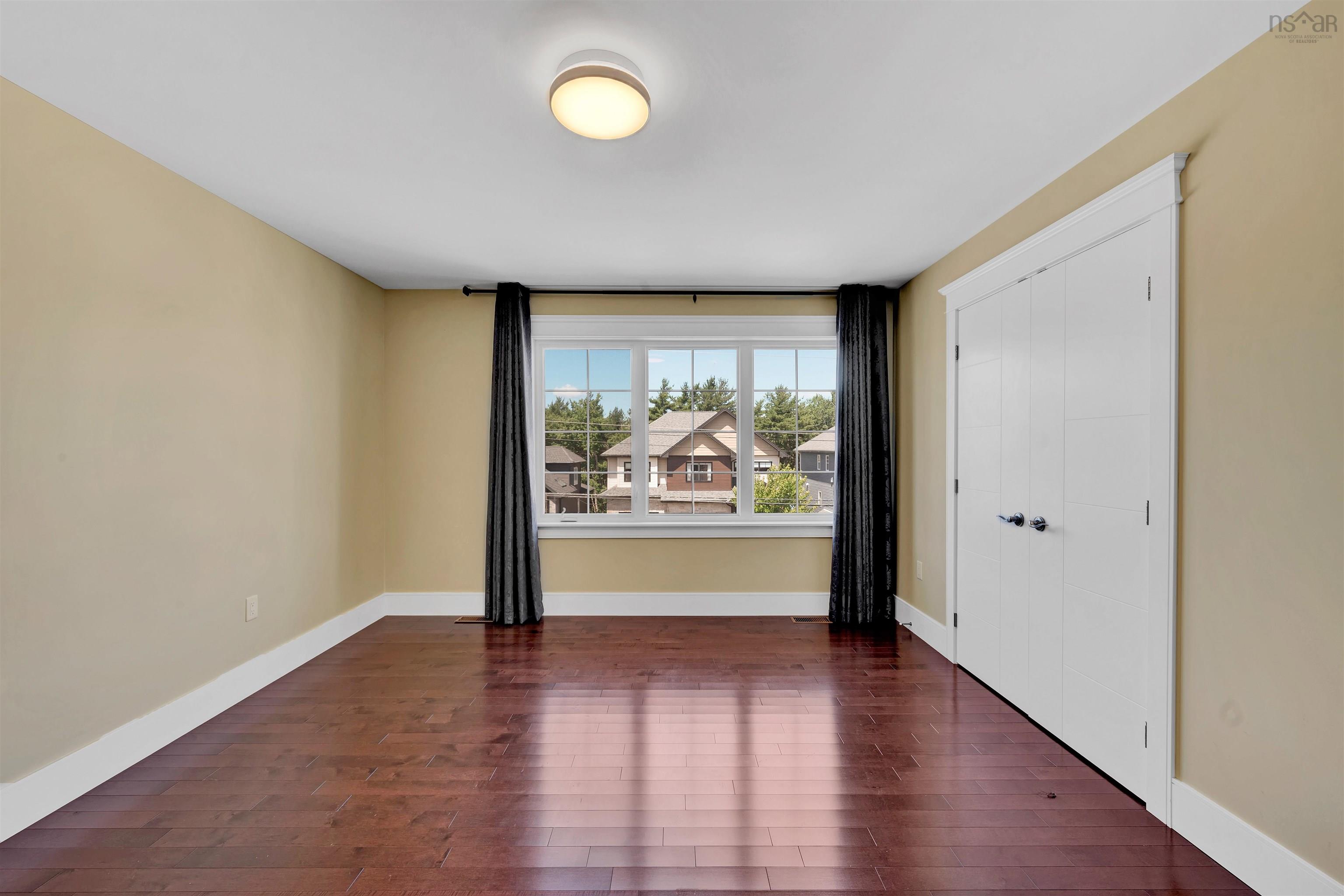 $1,199,900.00: 47 Amesbury Gate, Bedford