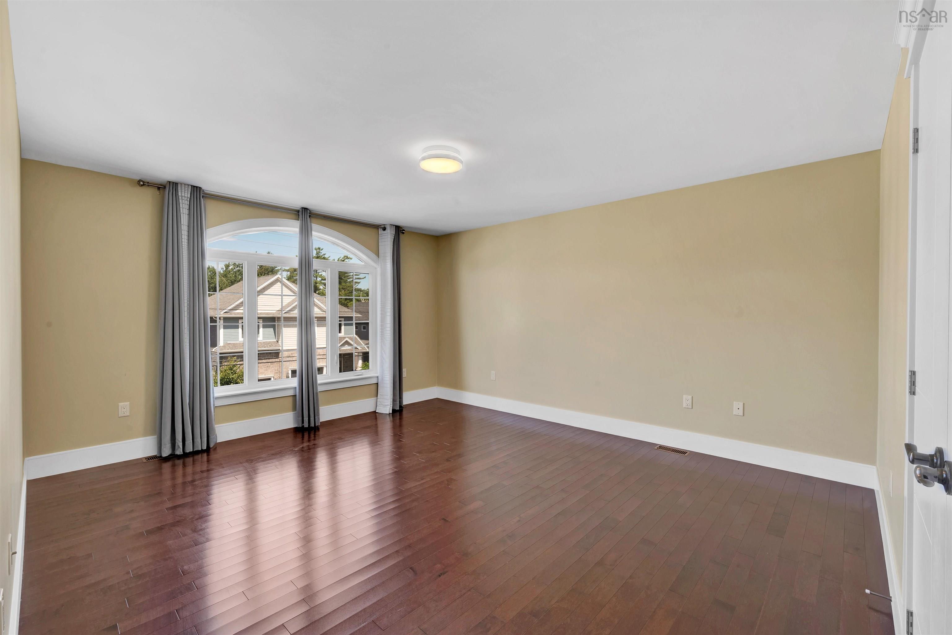 $1,199,900.00: 47 Amesbury Gate, Bedford