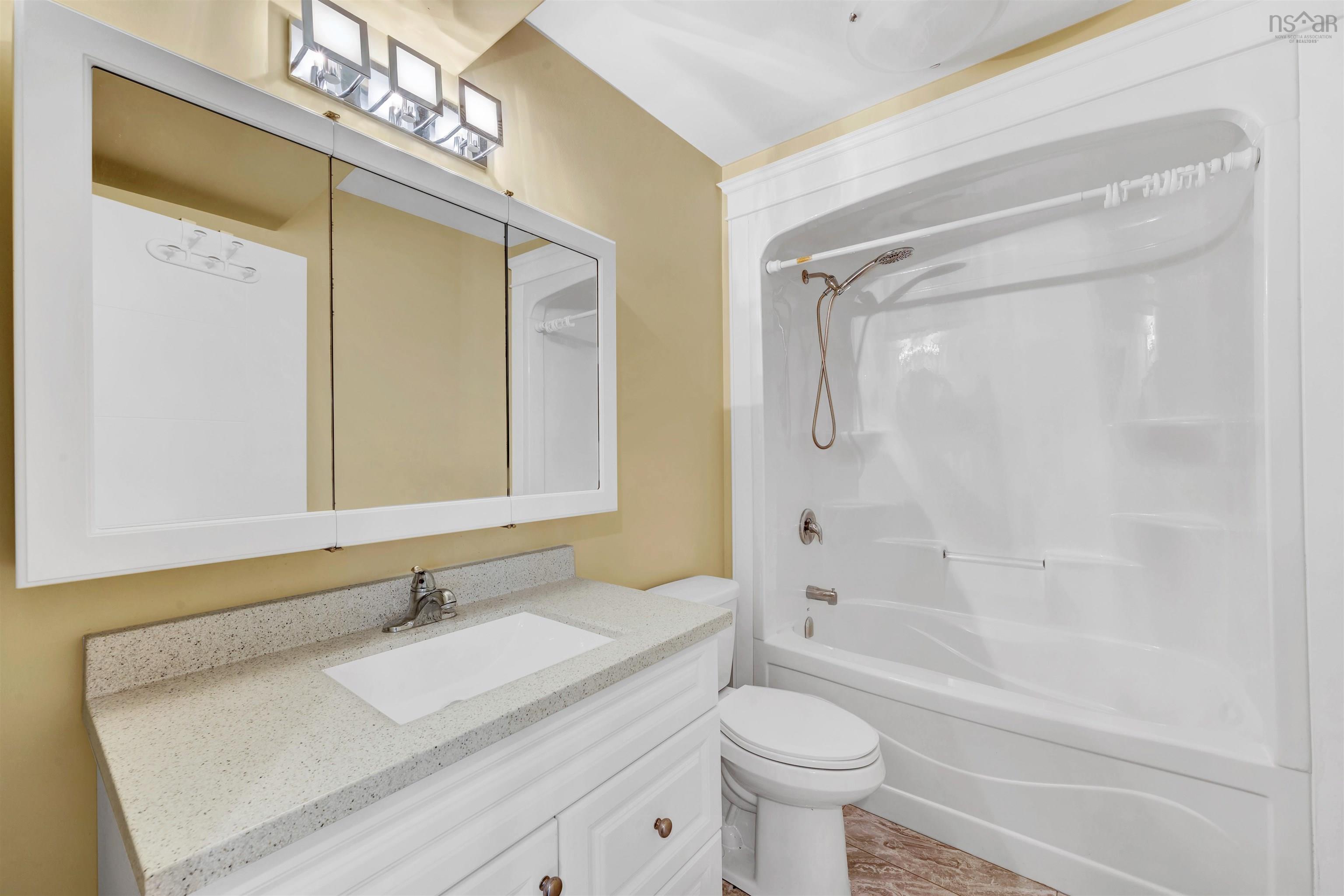 $1,199,900.00: 47 Amesbury Gate, Bedford