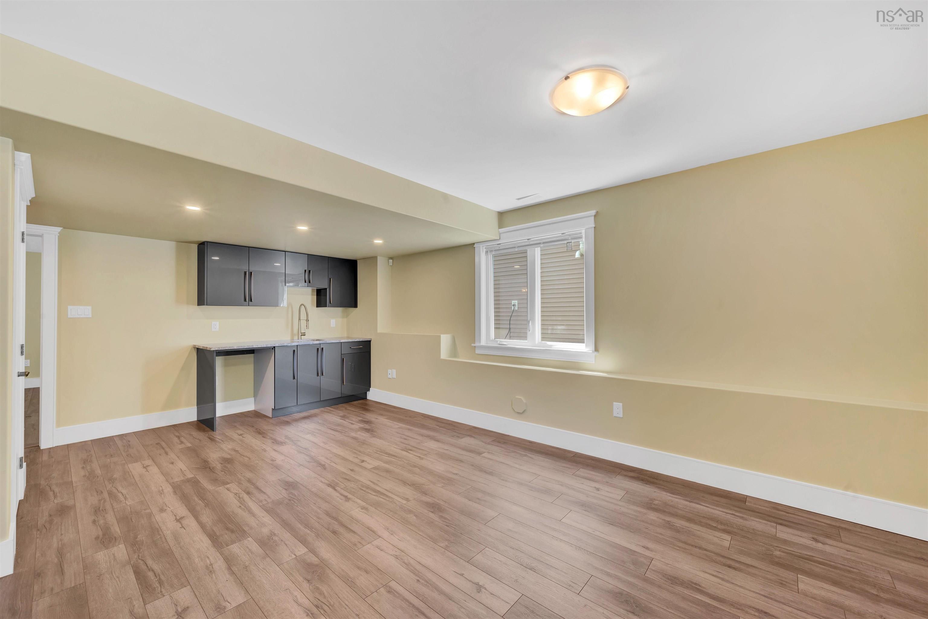 $1,199,900.00: 47 Amesbury Gate, Bedford