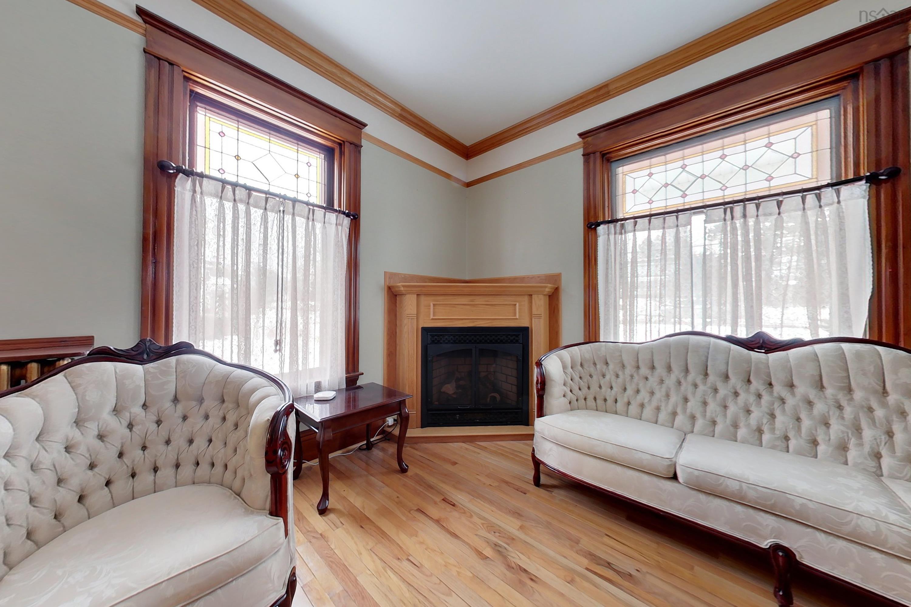 $699,900.00: 202 Victoria Street E, Amherst