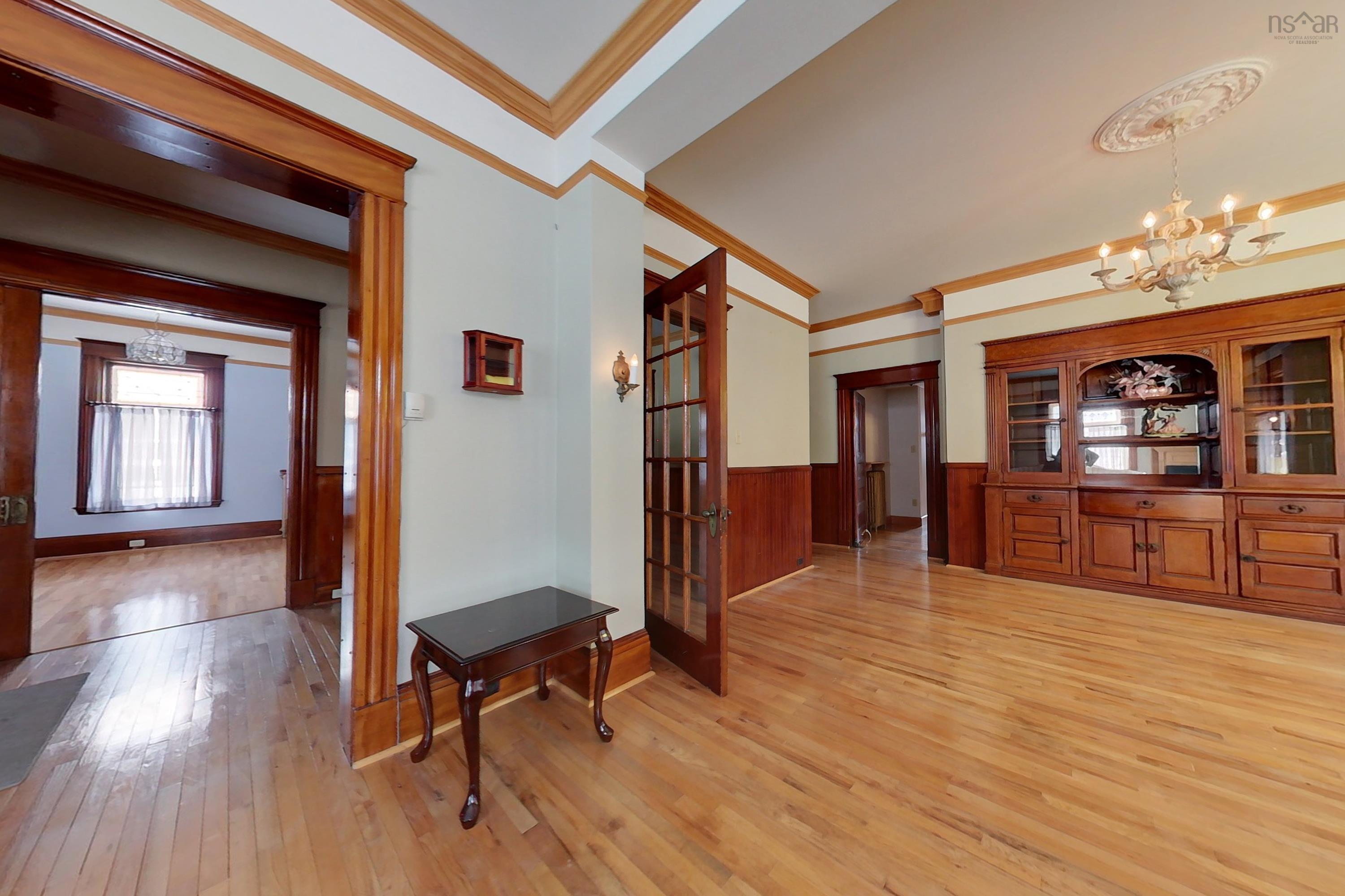 $699,900.00: 202 Victoria Street E, Amherst