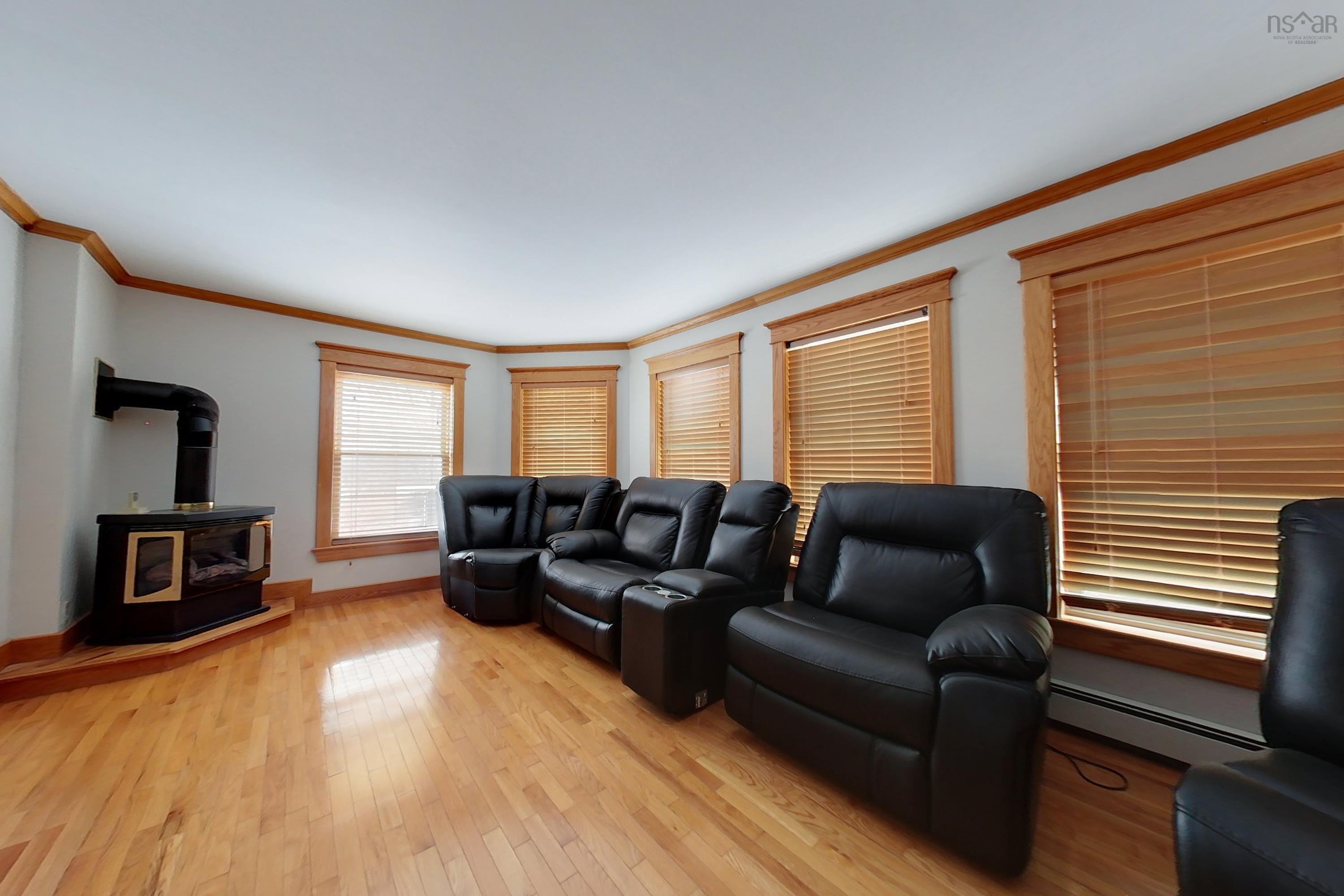 $699,900.00: 202 Victoria Street E, Amherst