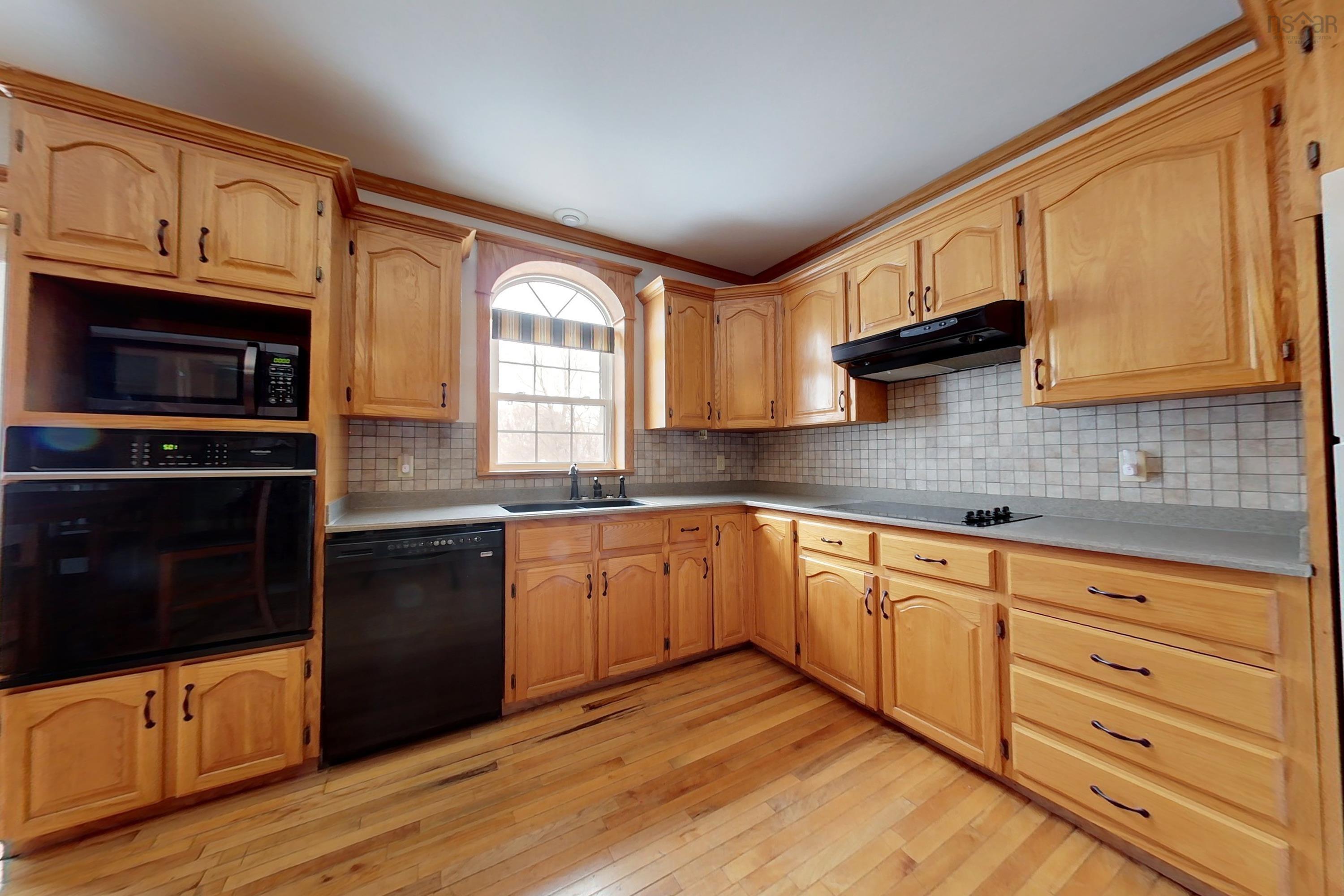 $699,900.00: 202 Victoria Street E, Amherst