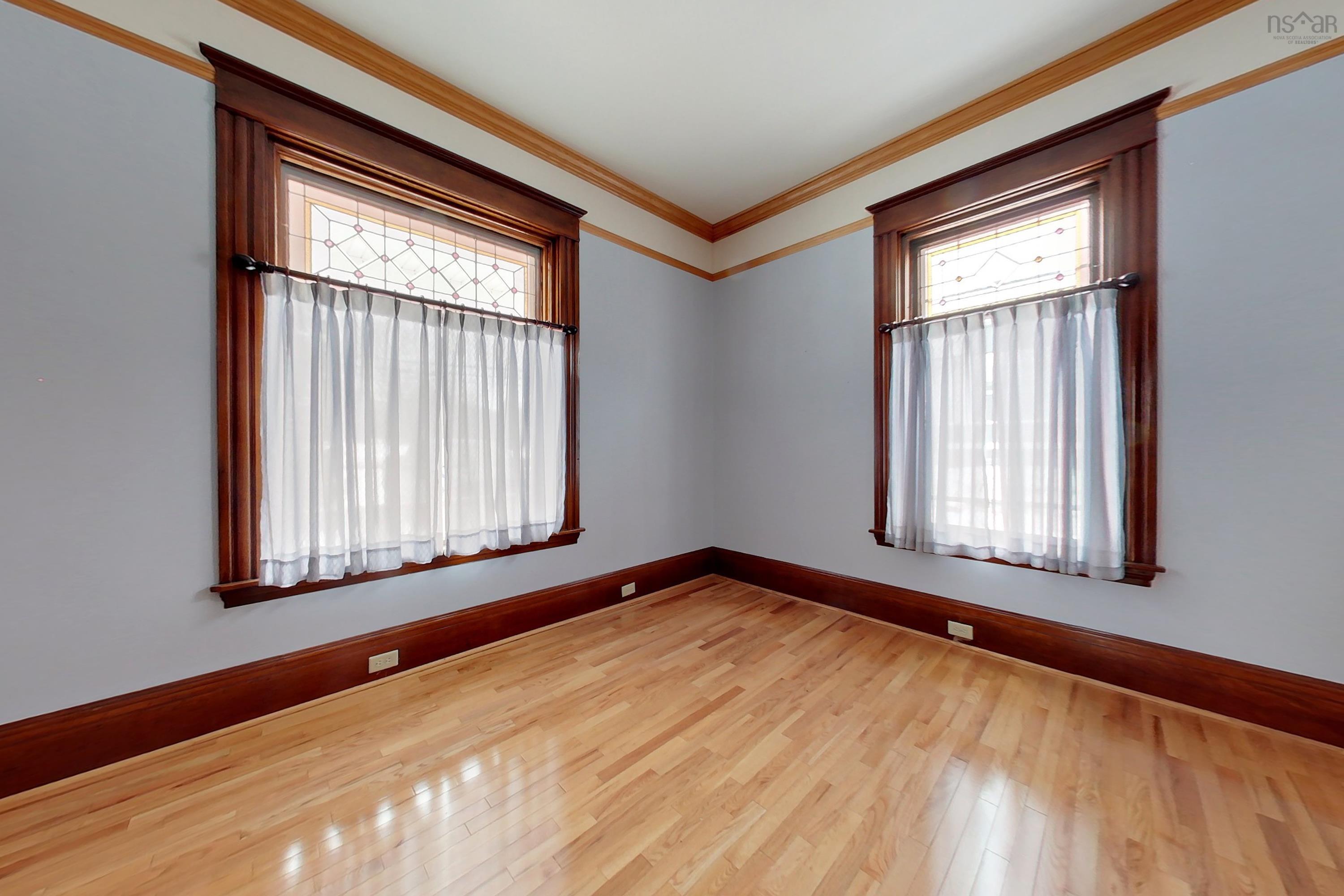 $699,900.00: 202 Victoria Street E, Amherst