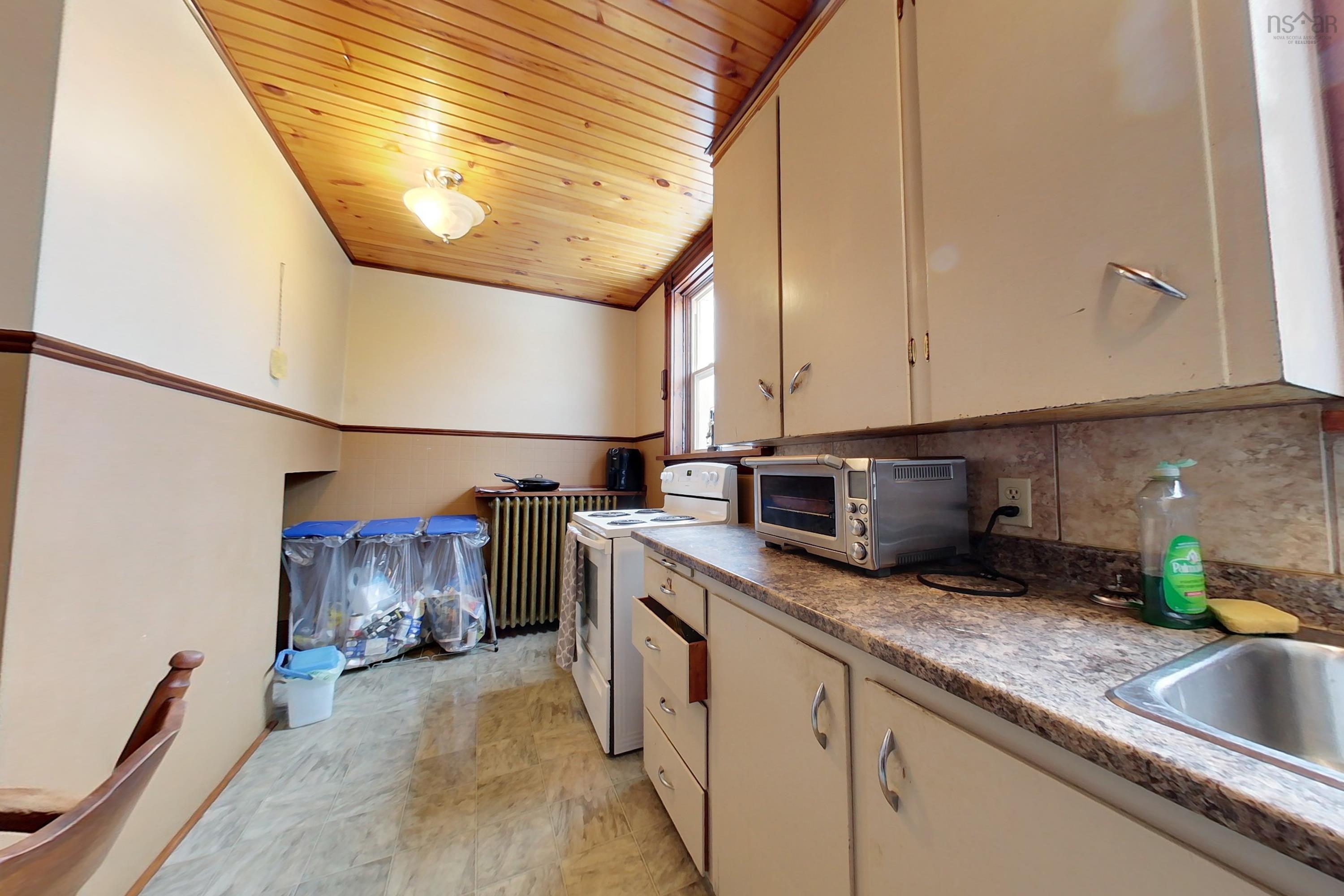 $699,900.00: 202 Victoria Street E, Amherst