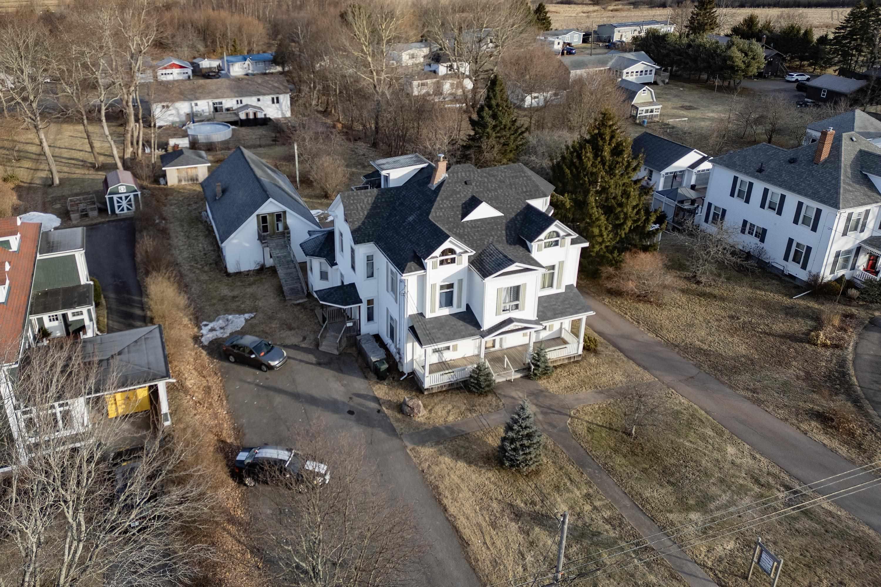 $699,900.00: 202 Victoria Street E, Amherst