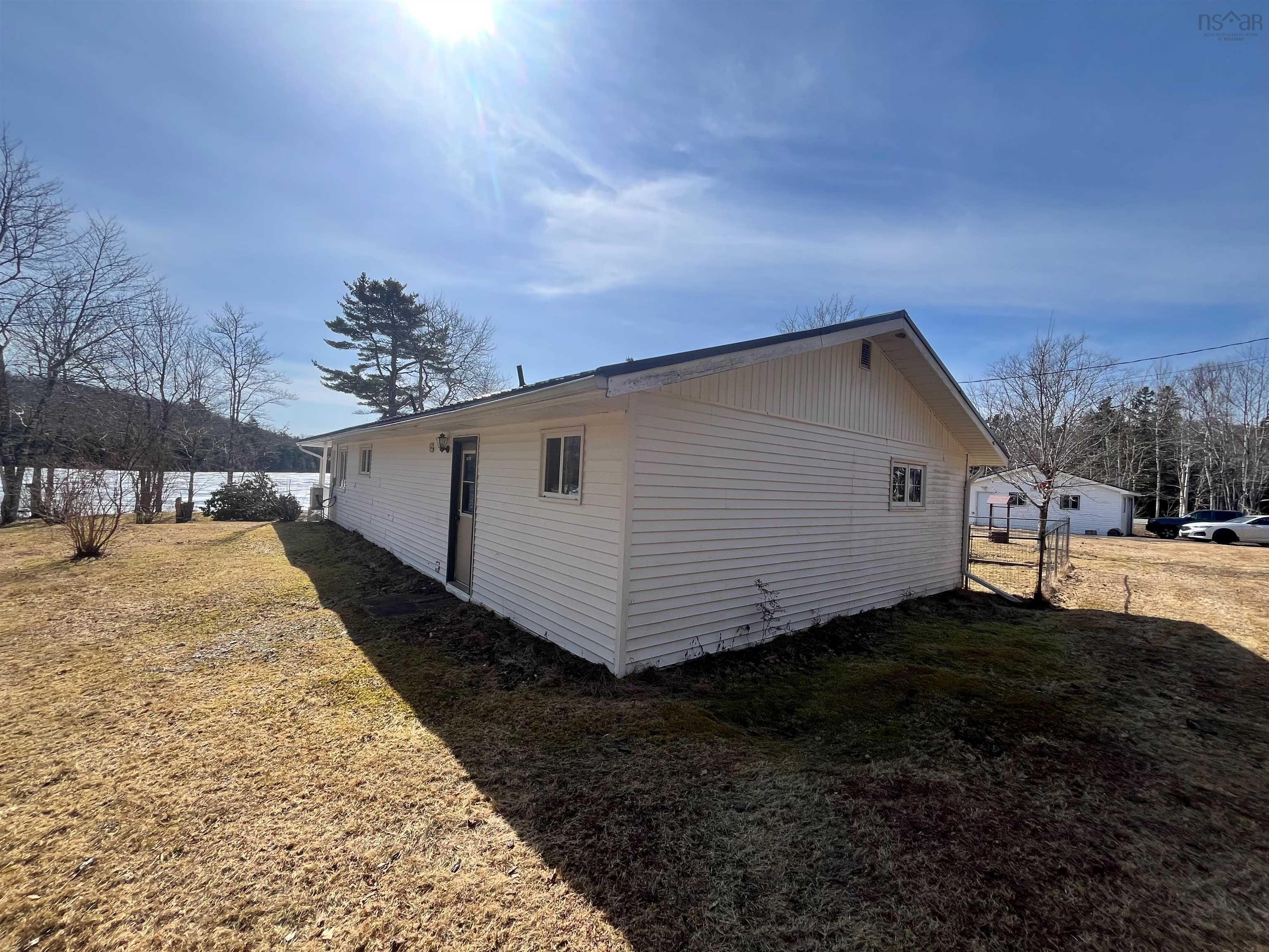 $275,000.00: 20030 Highway 316, Eight Island Lake