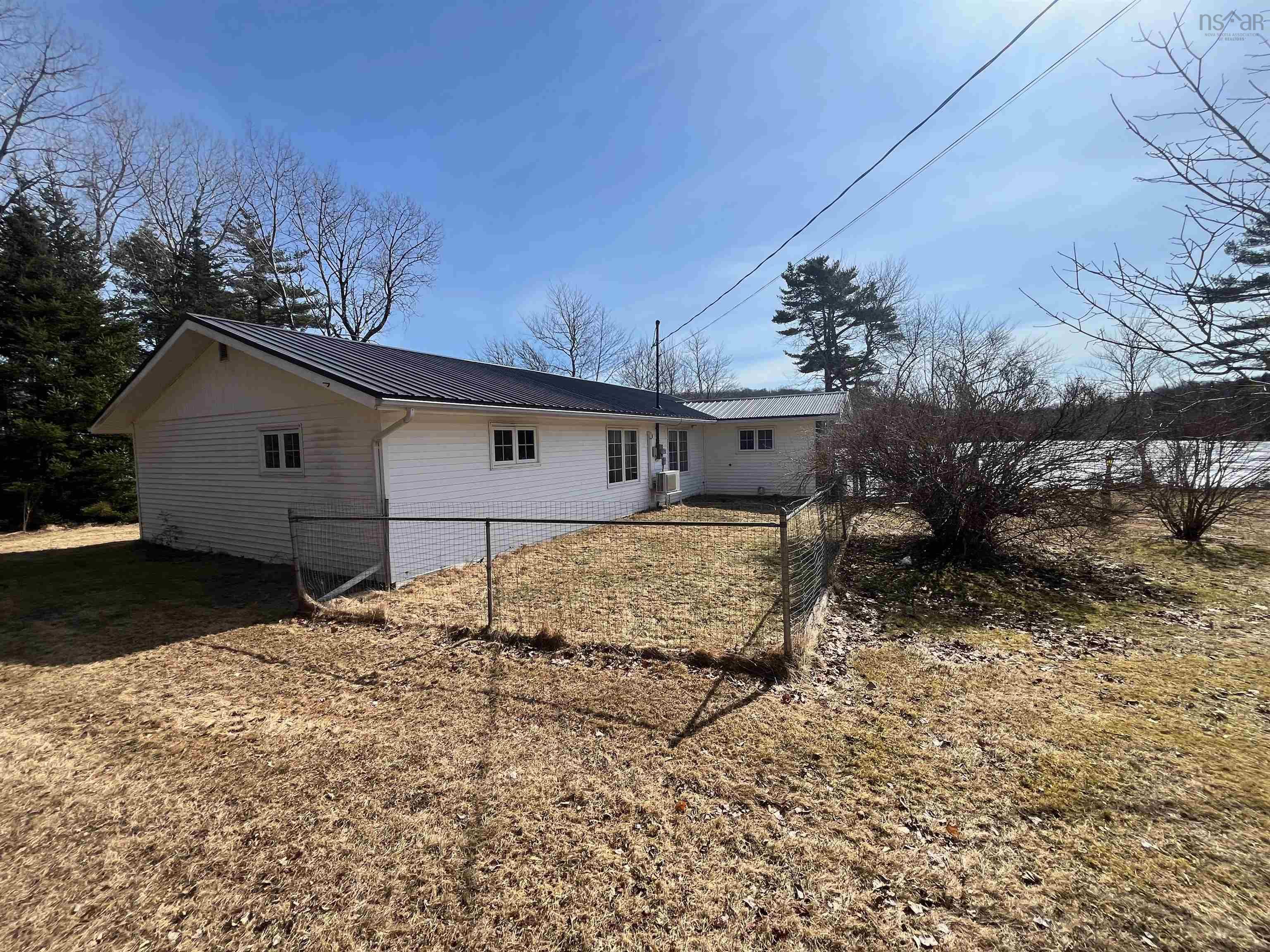 $275,000.00: 20030 Highway 316, Eight Island Lake