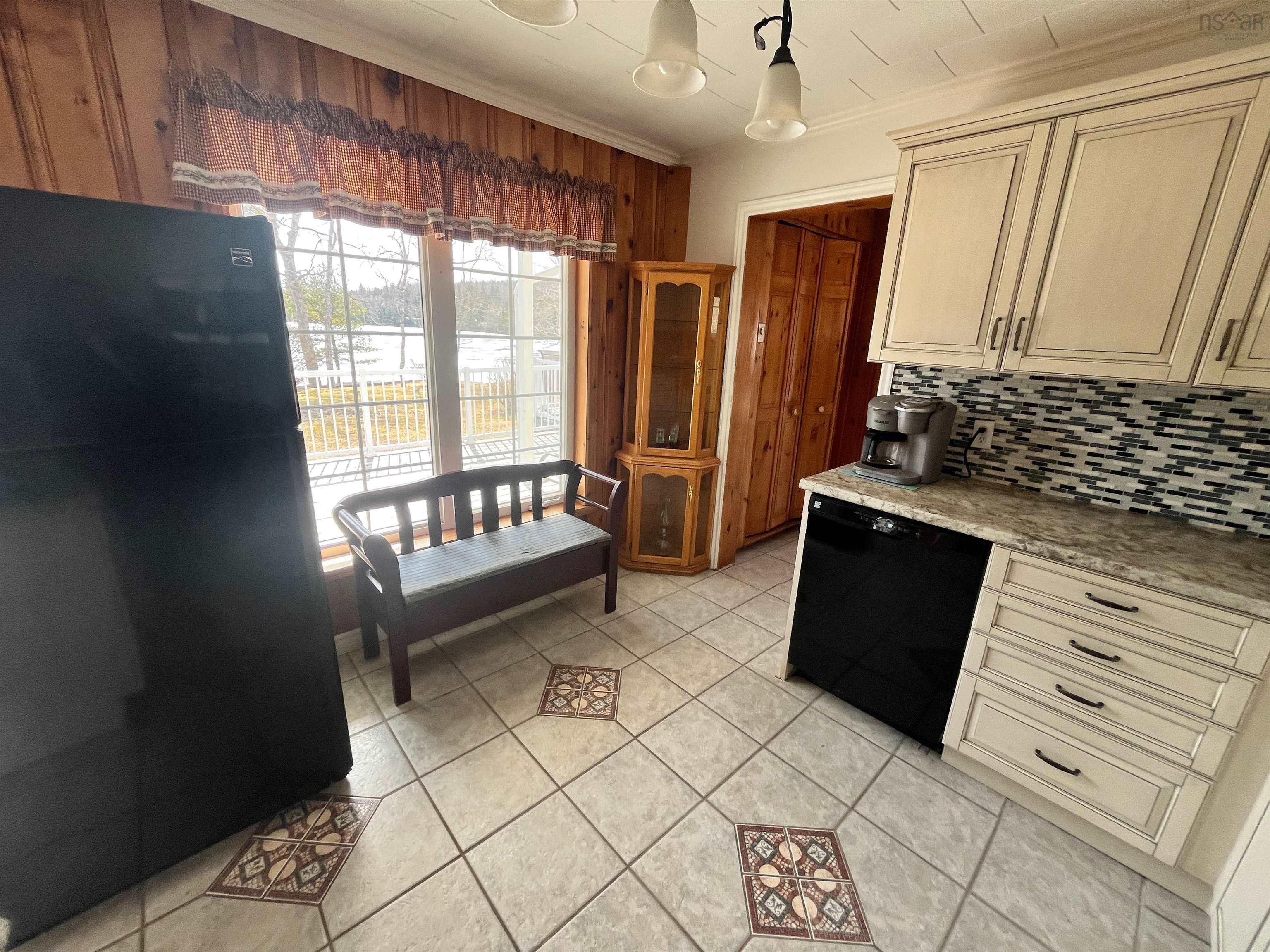 $275,000.00: 20030 Highway 316, Eight Island Lake