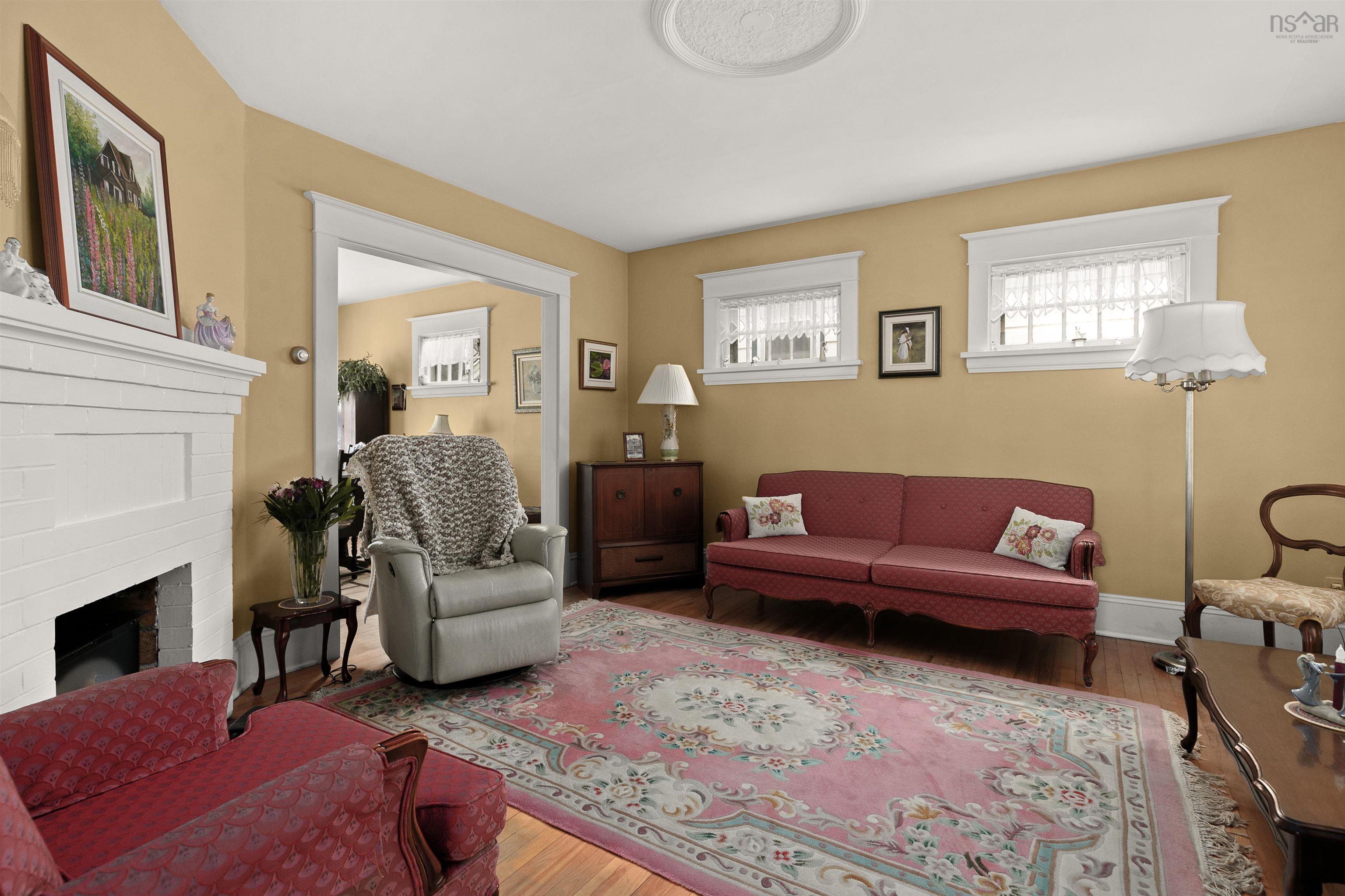 $749,900.00: 2043 Elm Street, Halifax