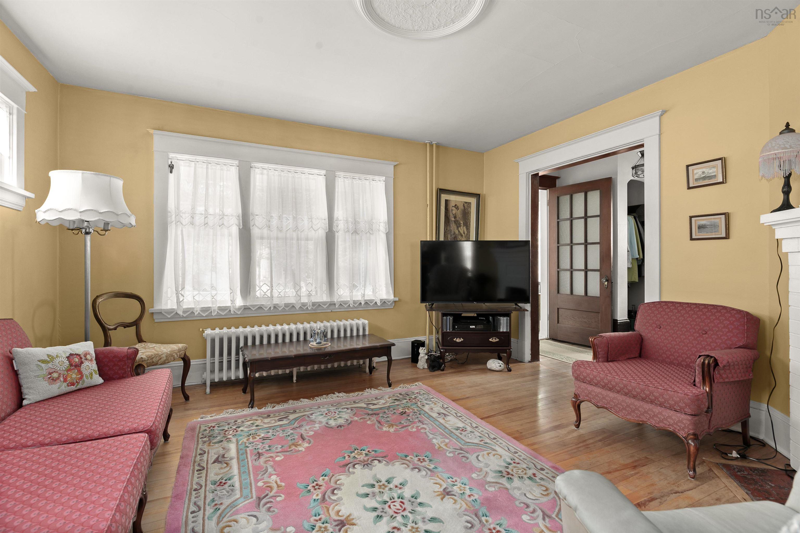$749,900.00: 2043 Elm Street, Halifax