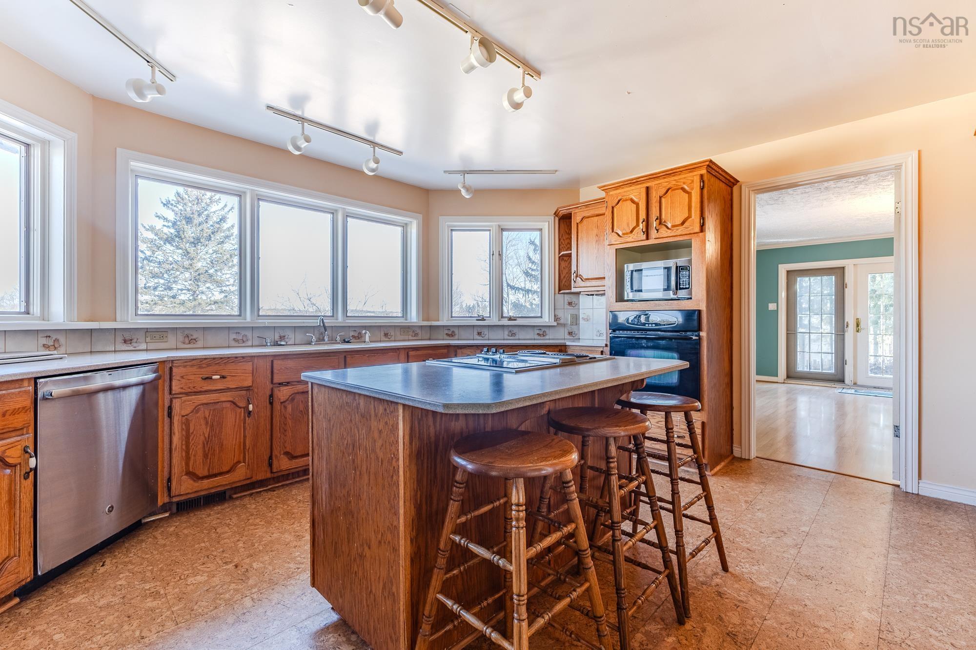 $599,900.00: 337 College Road, Bible Hill