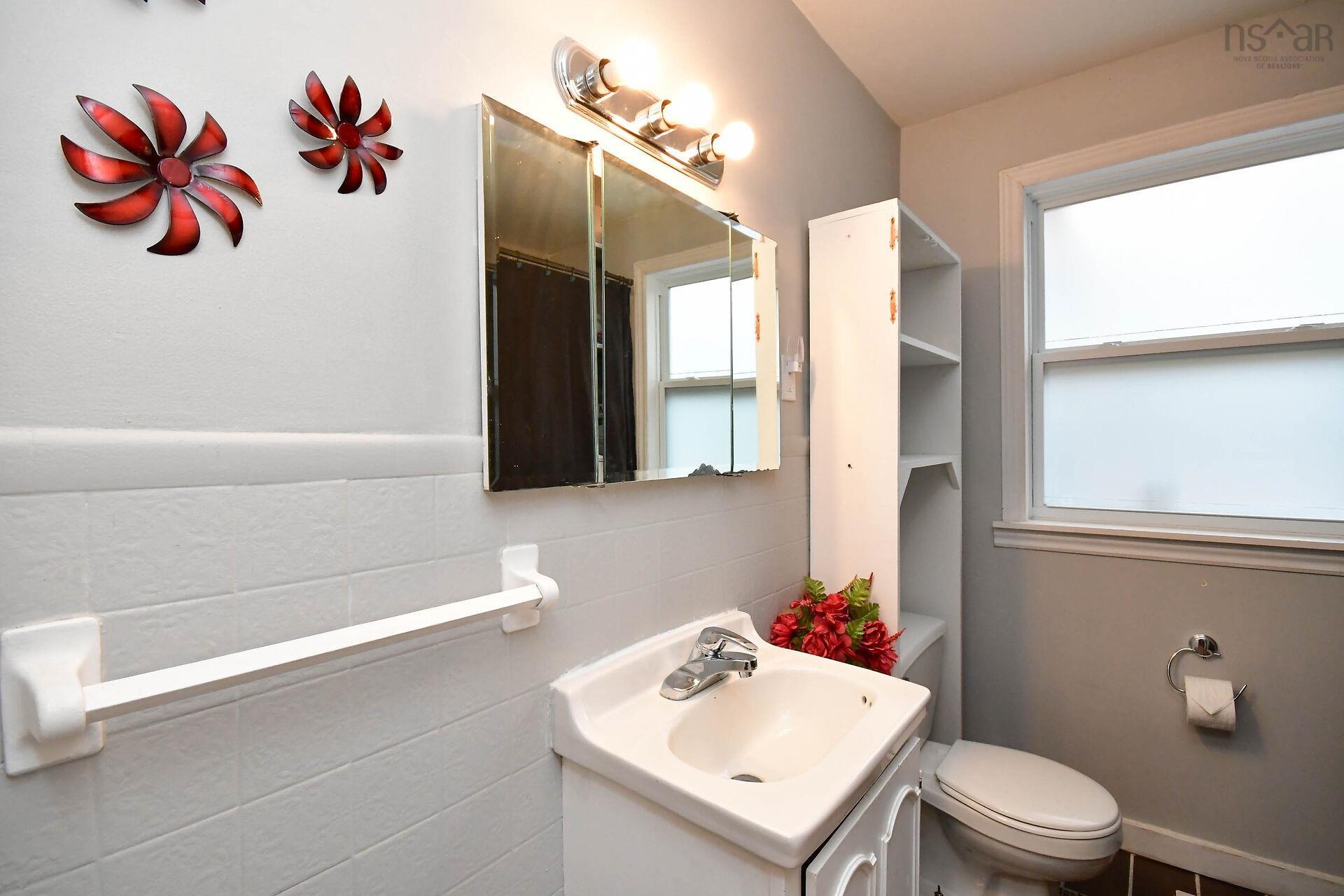 $499,900.00: 2732 Sackville Drive, Upper Sackville