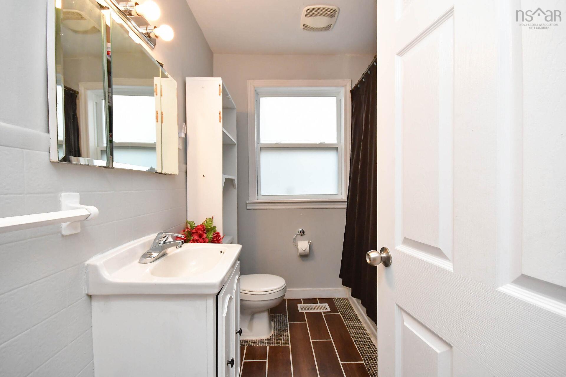 $499,900.00: 2732 Sackville Drive, Upper Sackville