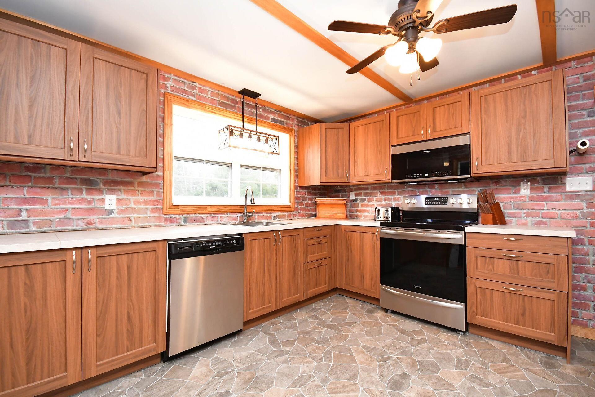 $499,900.00: 2732 Sackville Drive, Upper Sackville