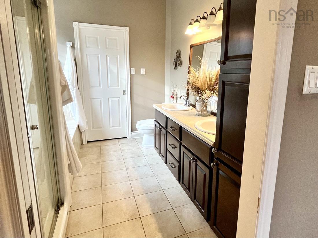 $899,000.00: 60 Kristin Court, Mira Road
