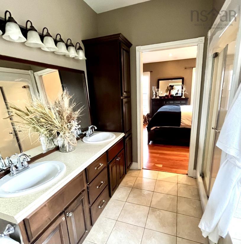 $899,000.00: 60 Kristin Court, Mira Road