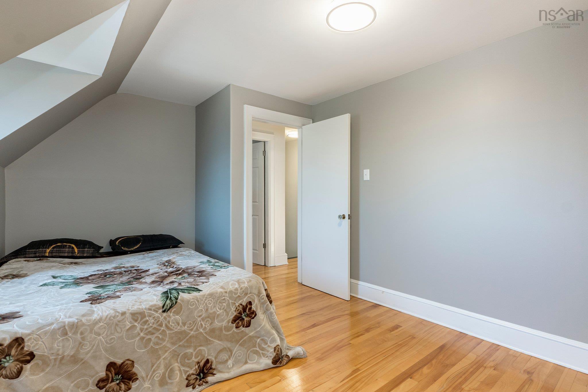 $899,900.00: 2 Torrington Drive, Halifax