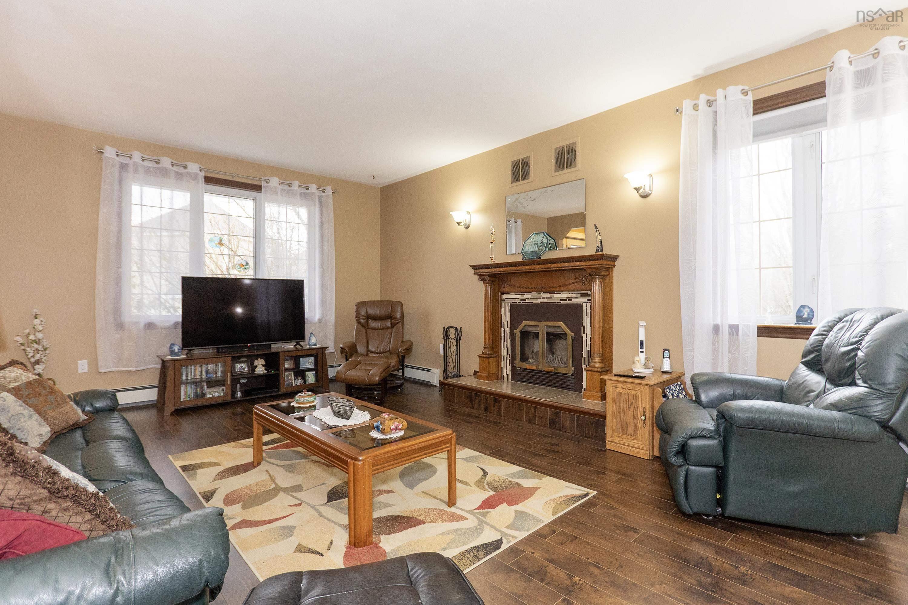 $449,900.00: 6 Arlington Avenue, Amherst