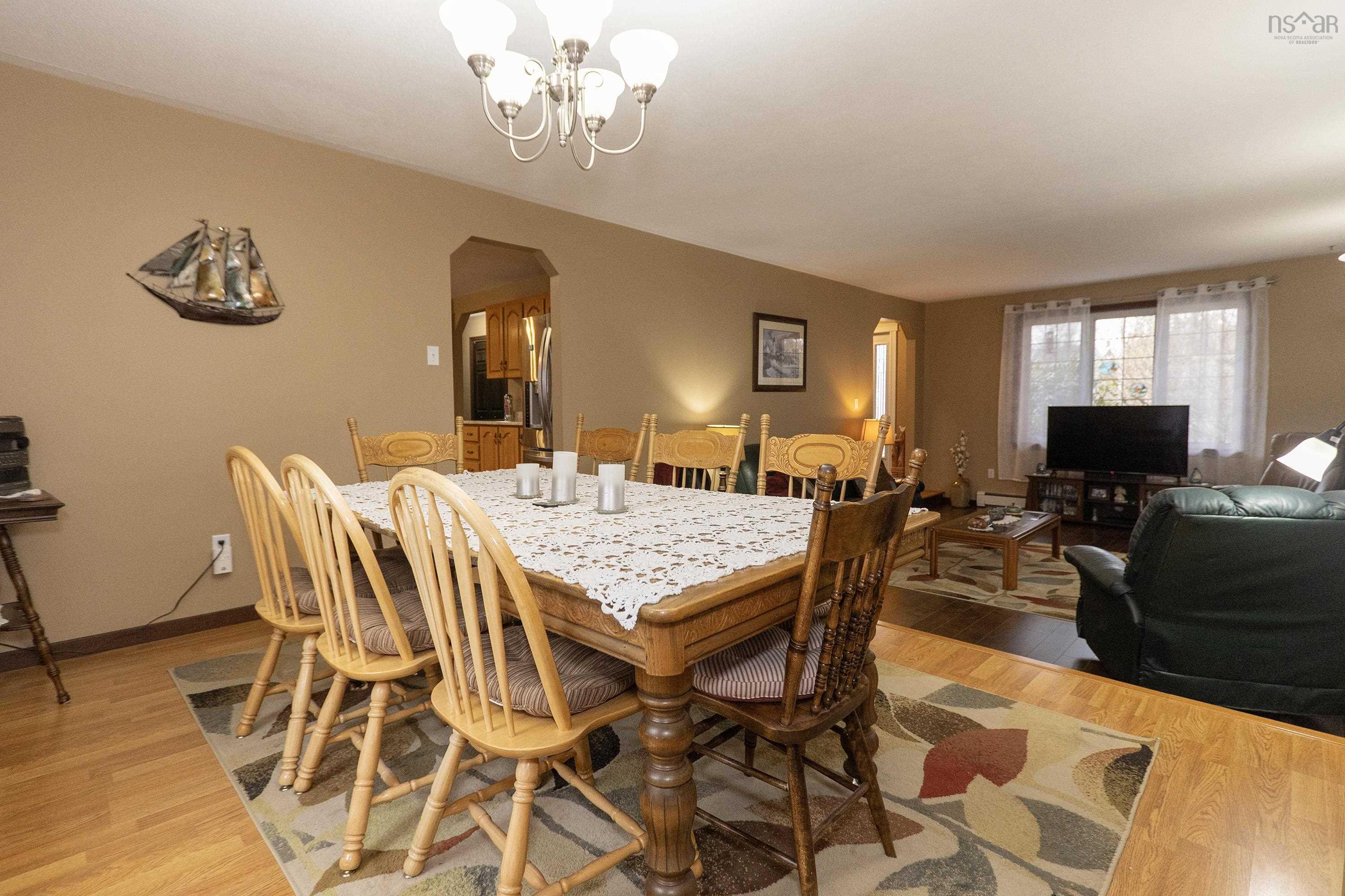 $449,900.00: 6 Arlington Avenue, Amherst