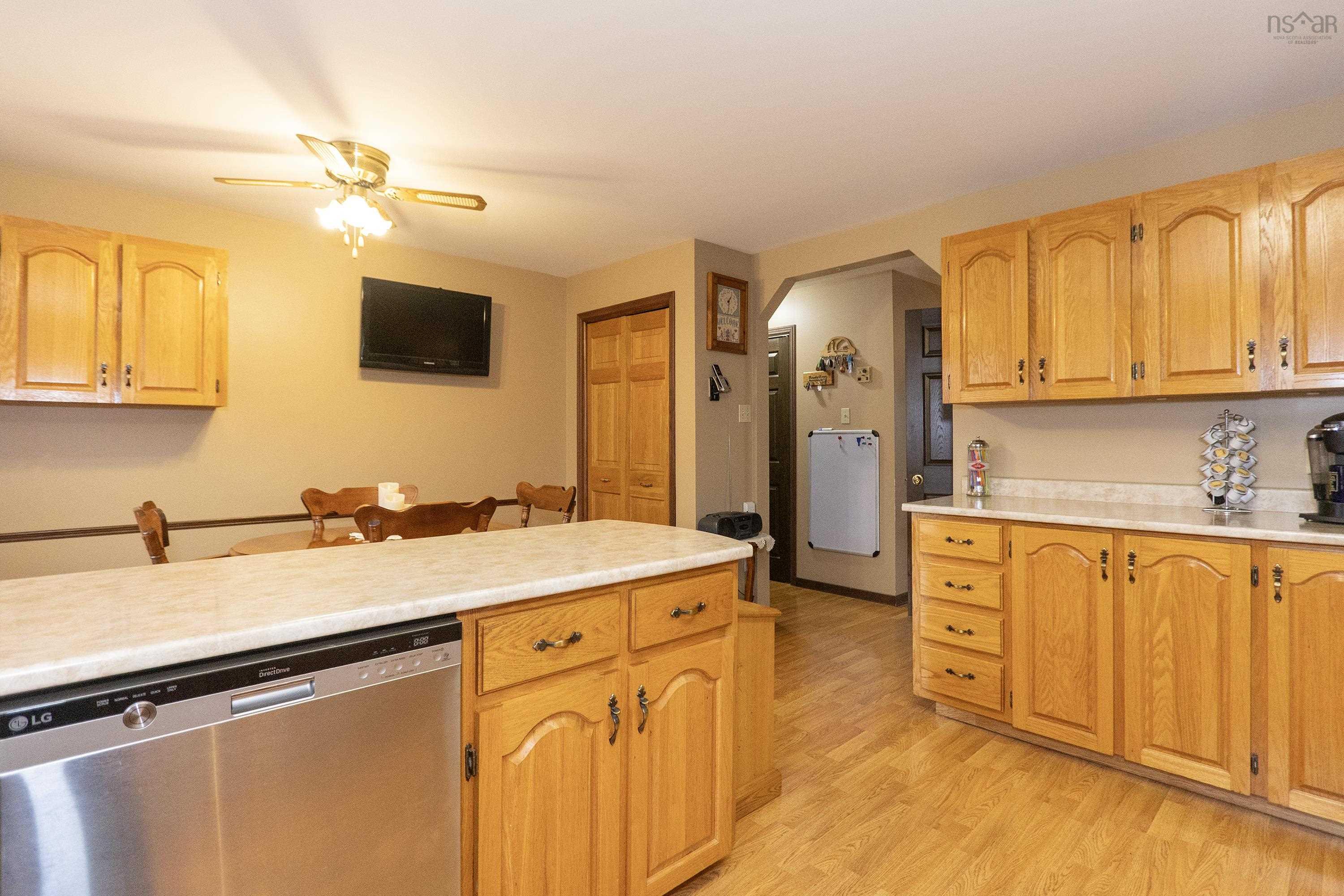 $449,900.00: 6 Arlington Avenue, Amherst