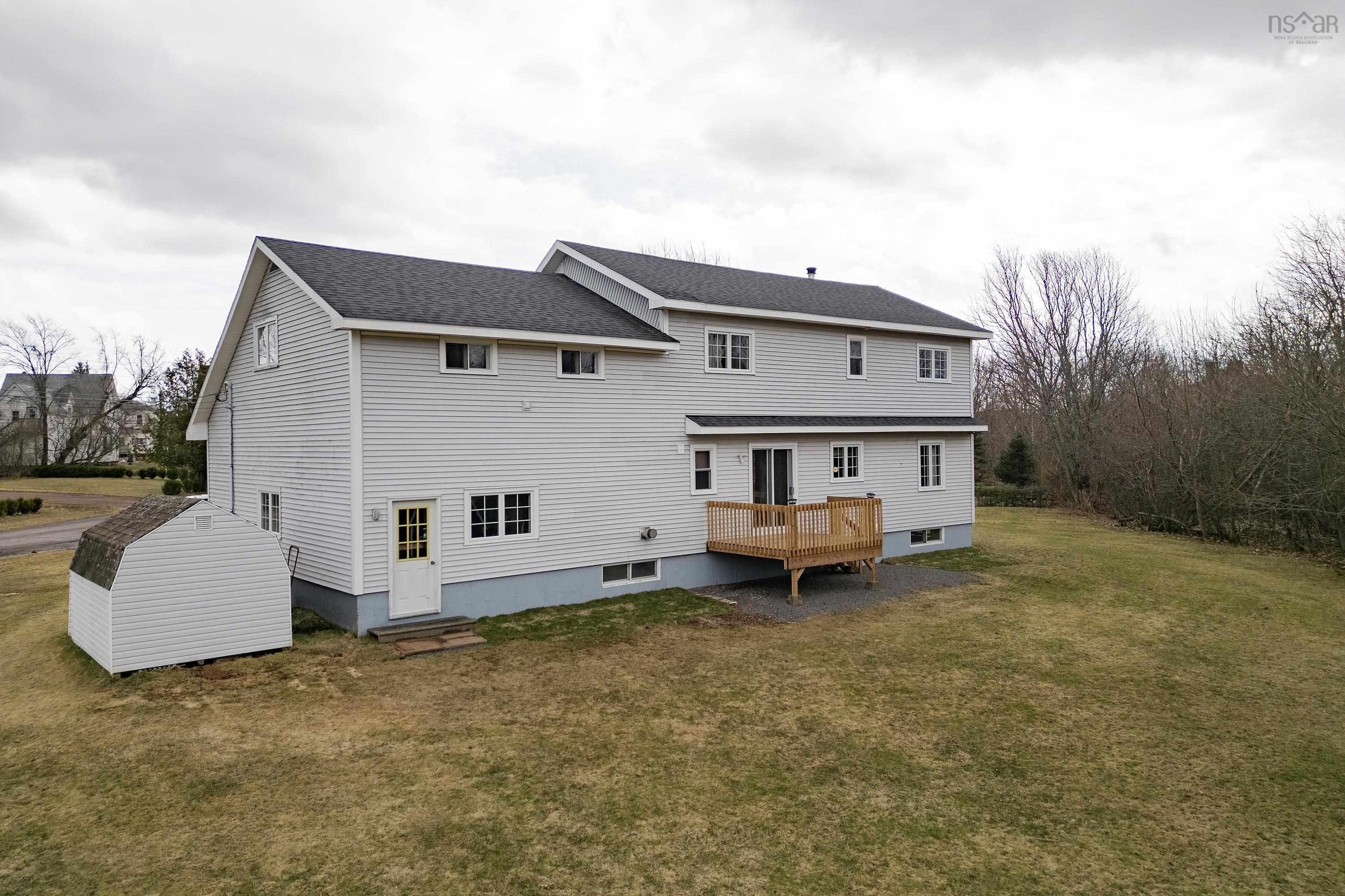 $449,900.00: 6 Arlington Avenue, Amherst
