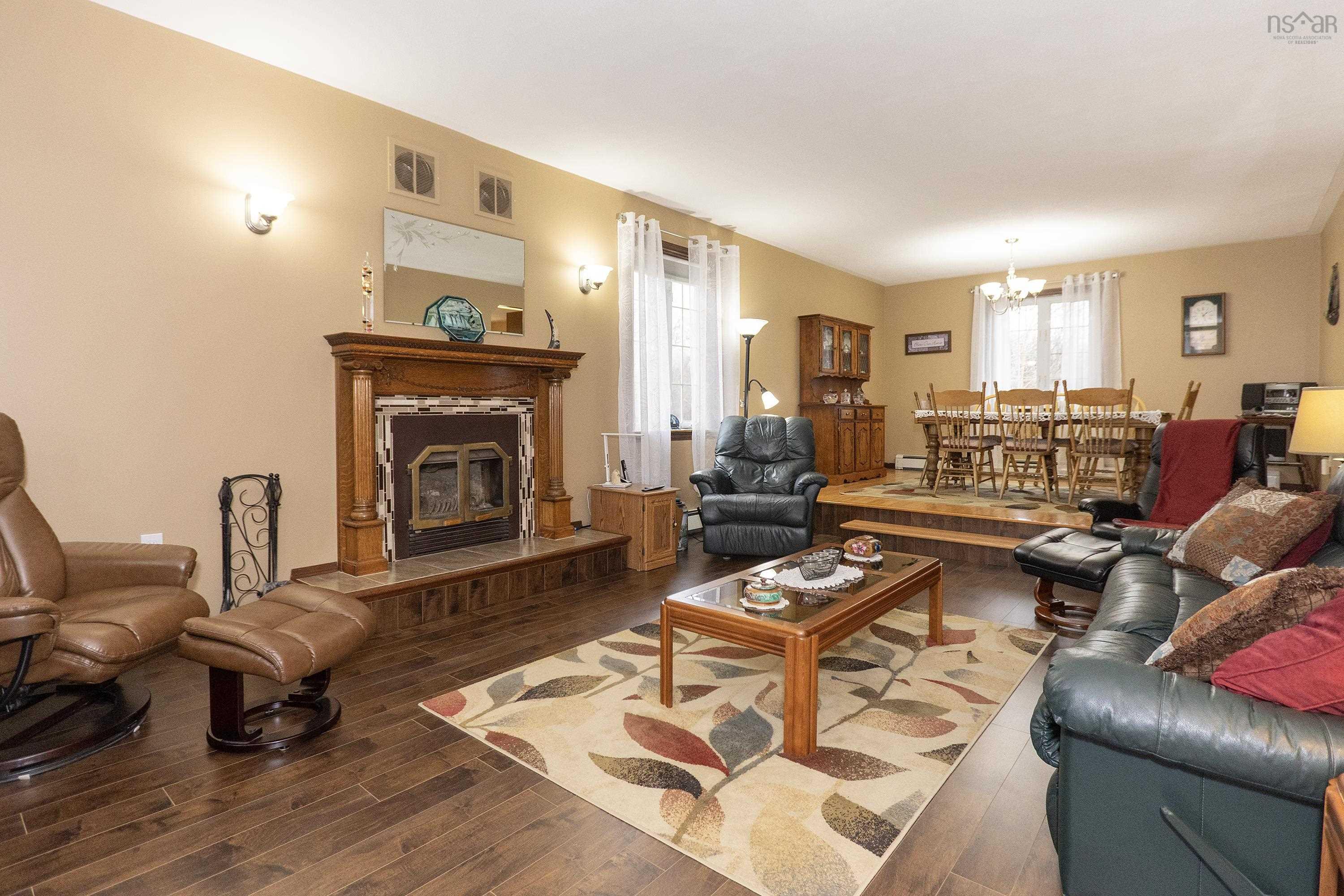 $449,900.00: 6 Arlington Avenue, Amherst