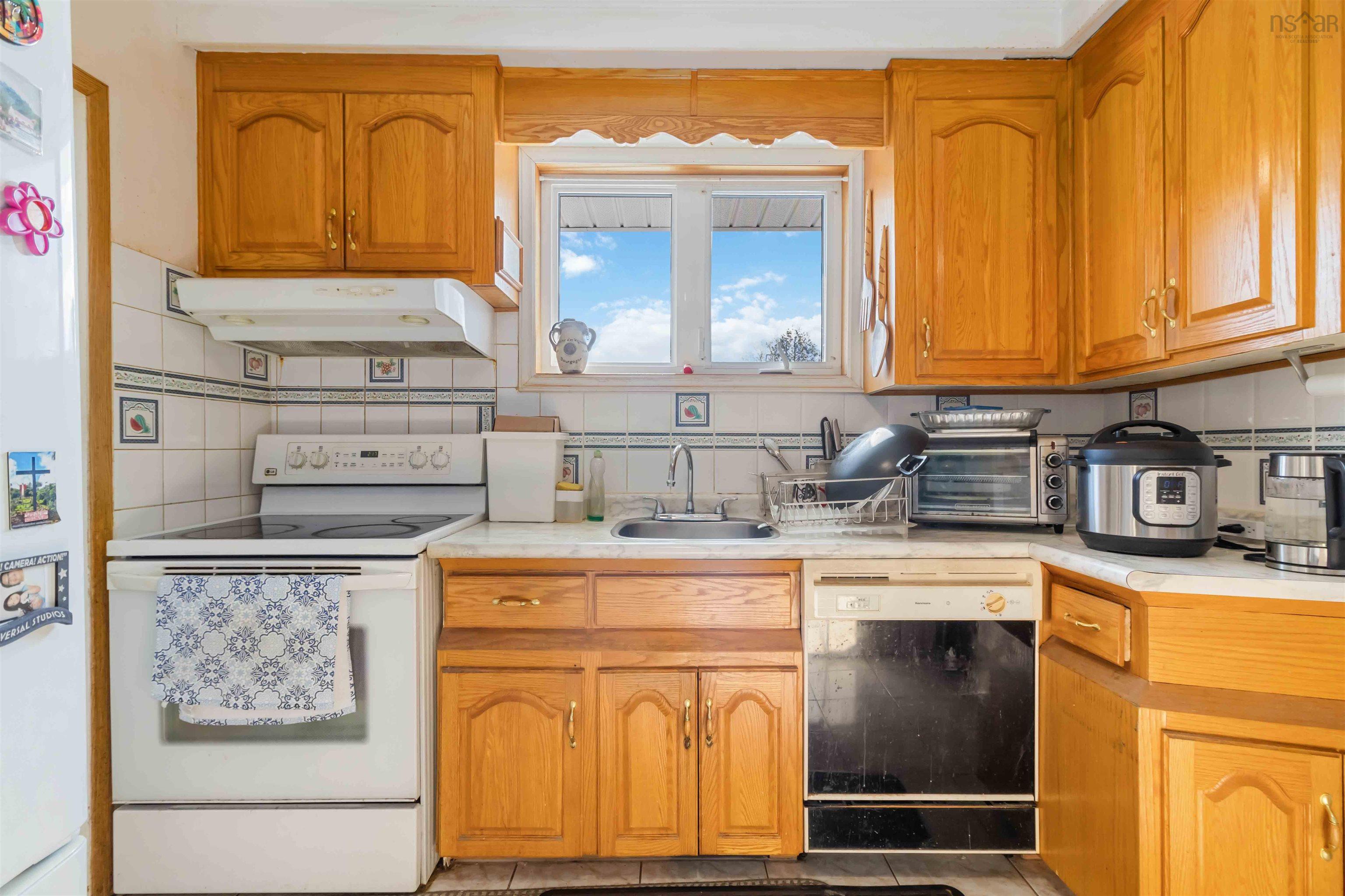 $499,900.00: 83 Woodland Avenue, Dartmouth