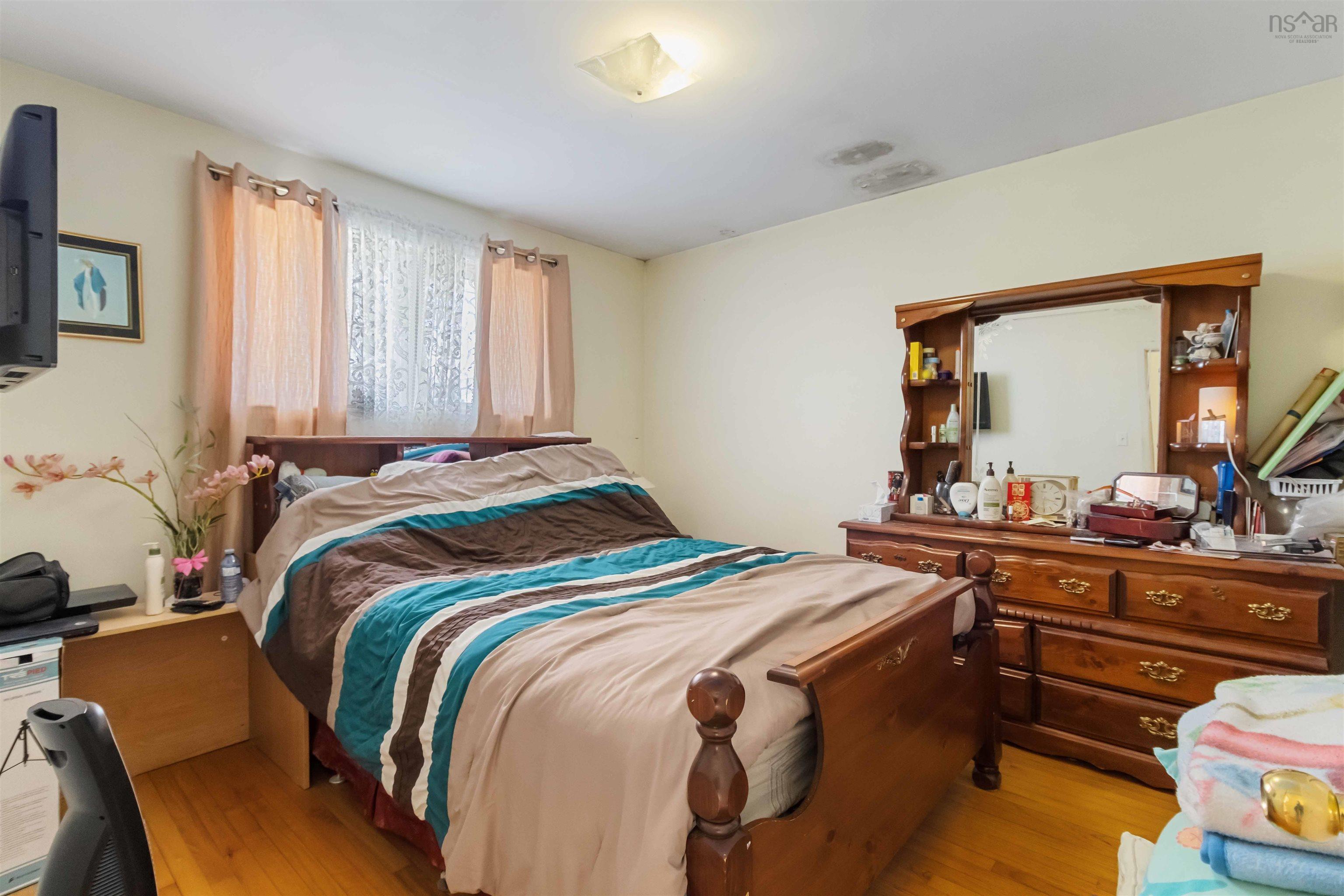 $499,900.00: 83 Woodland Avenue, Dartmouth