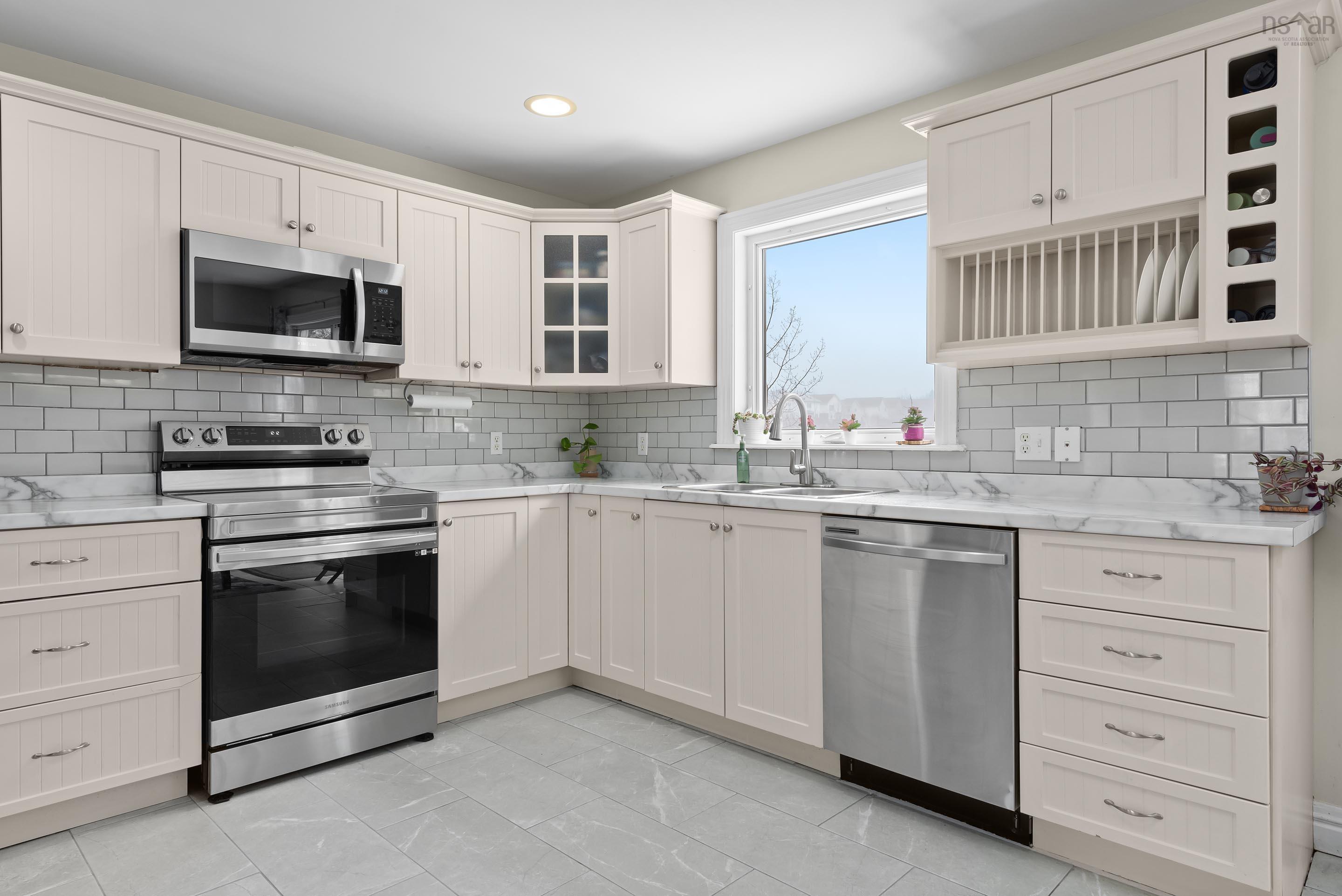 $645,000.00: 21 Red Fern Terrace, Halifax