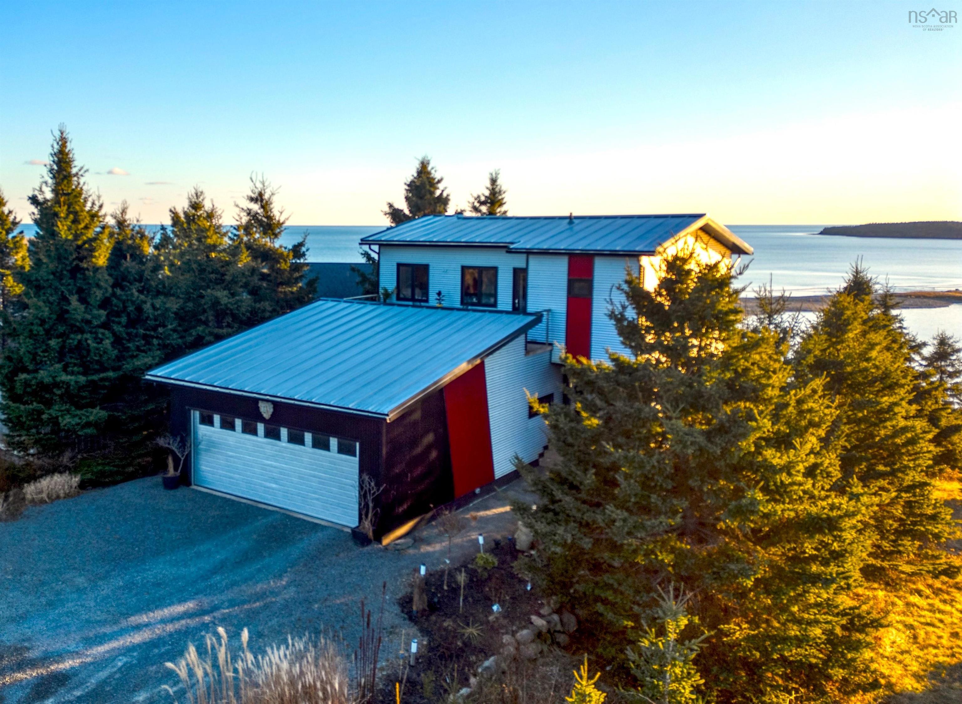 $1,550,000.00: 66 Beach Hill Road, Kingsburg