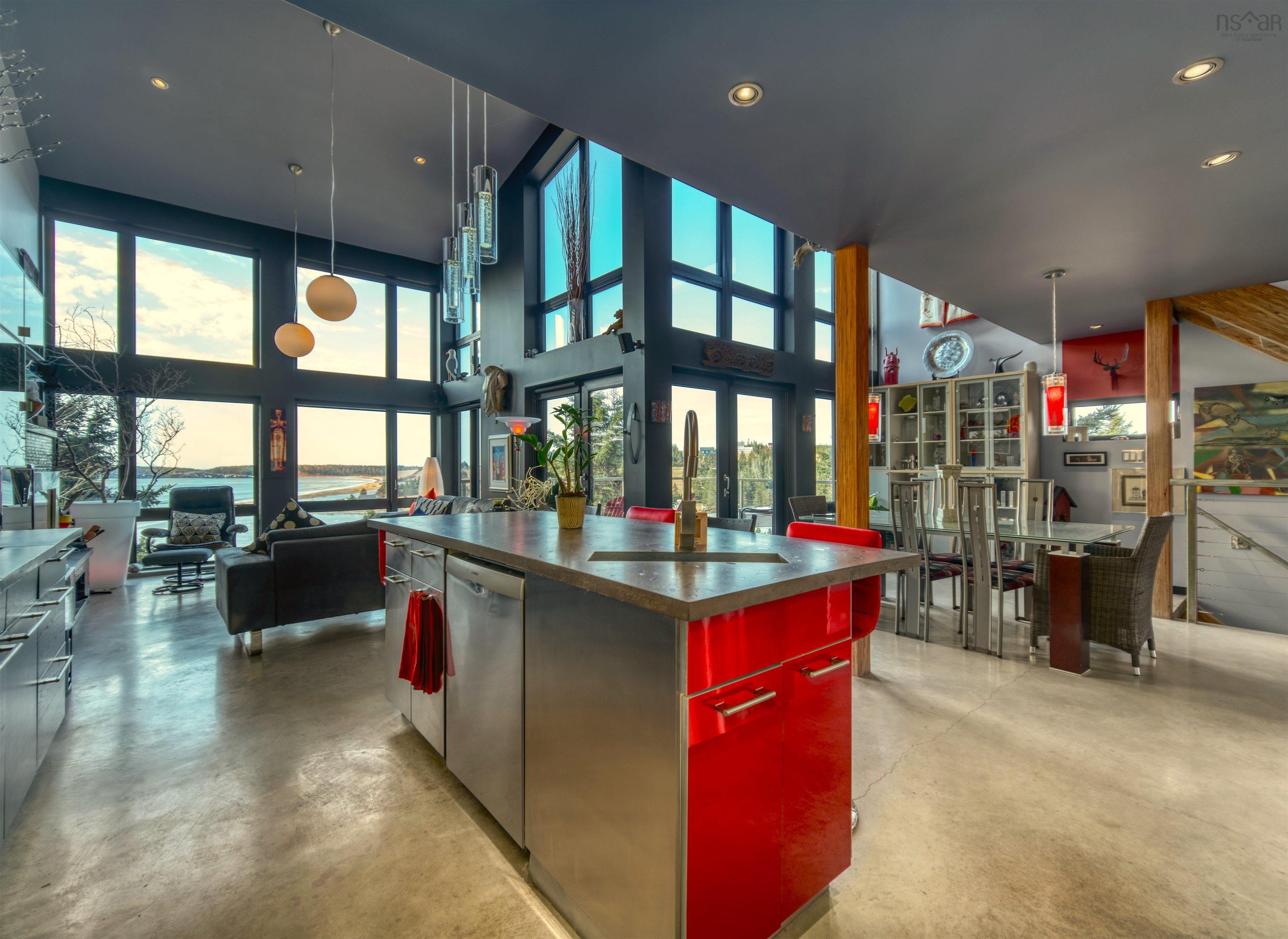 $1,550,000.00: 66 Beach Hill Road, Kingsburg