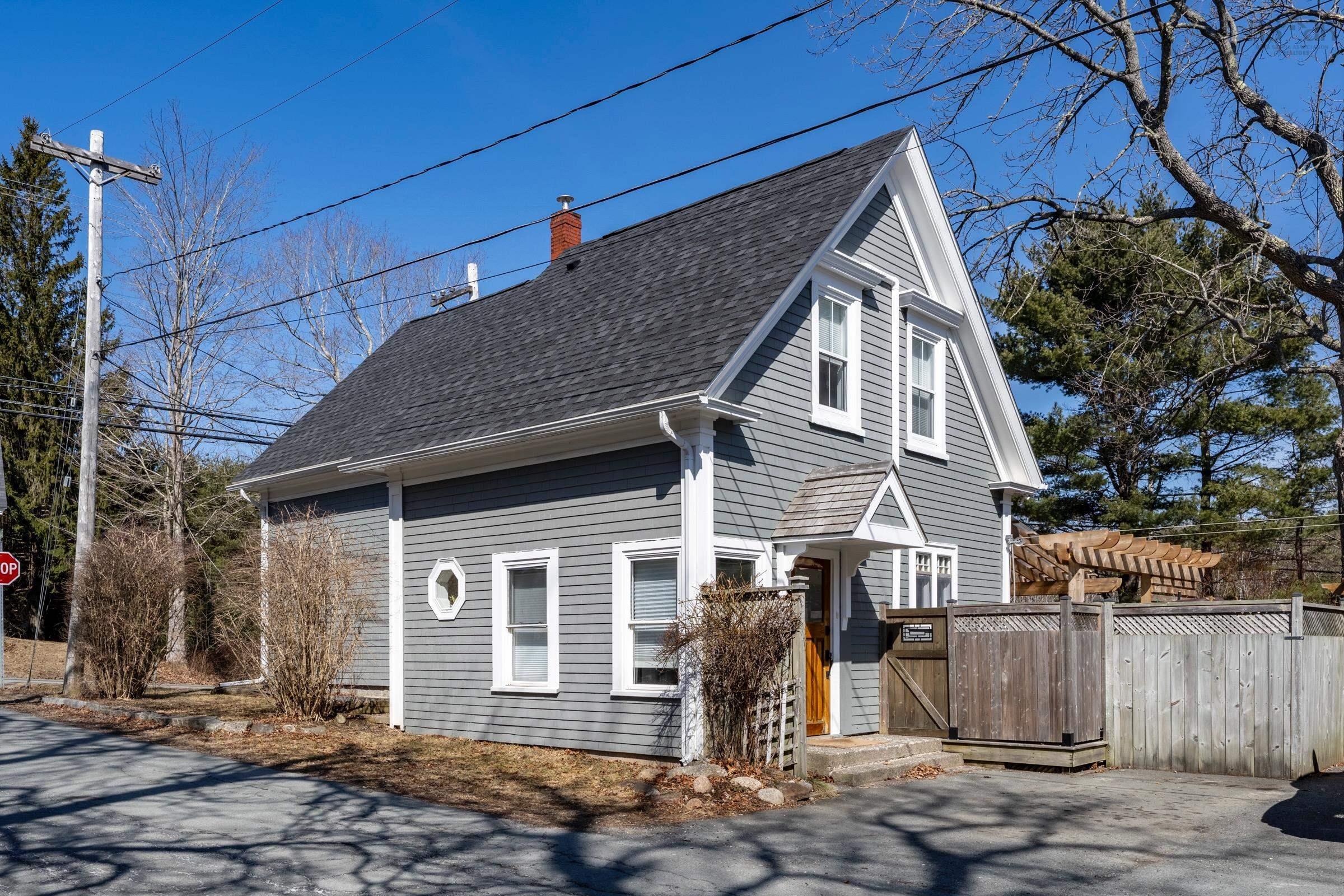$679,000.00: 260 Main Street, Mahone Bay