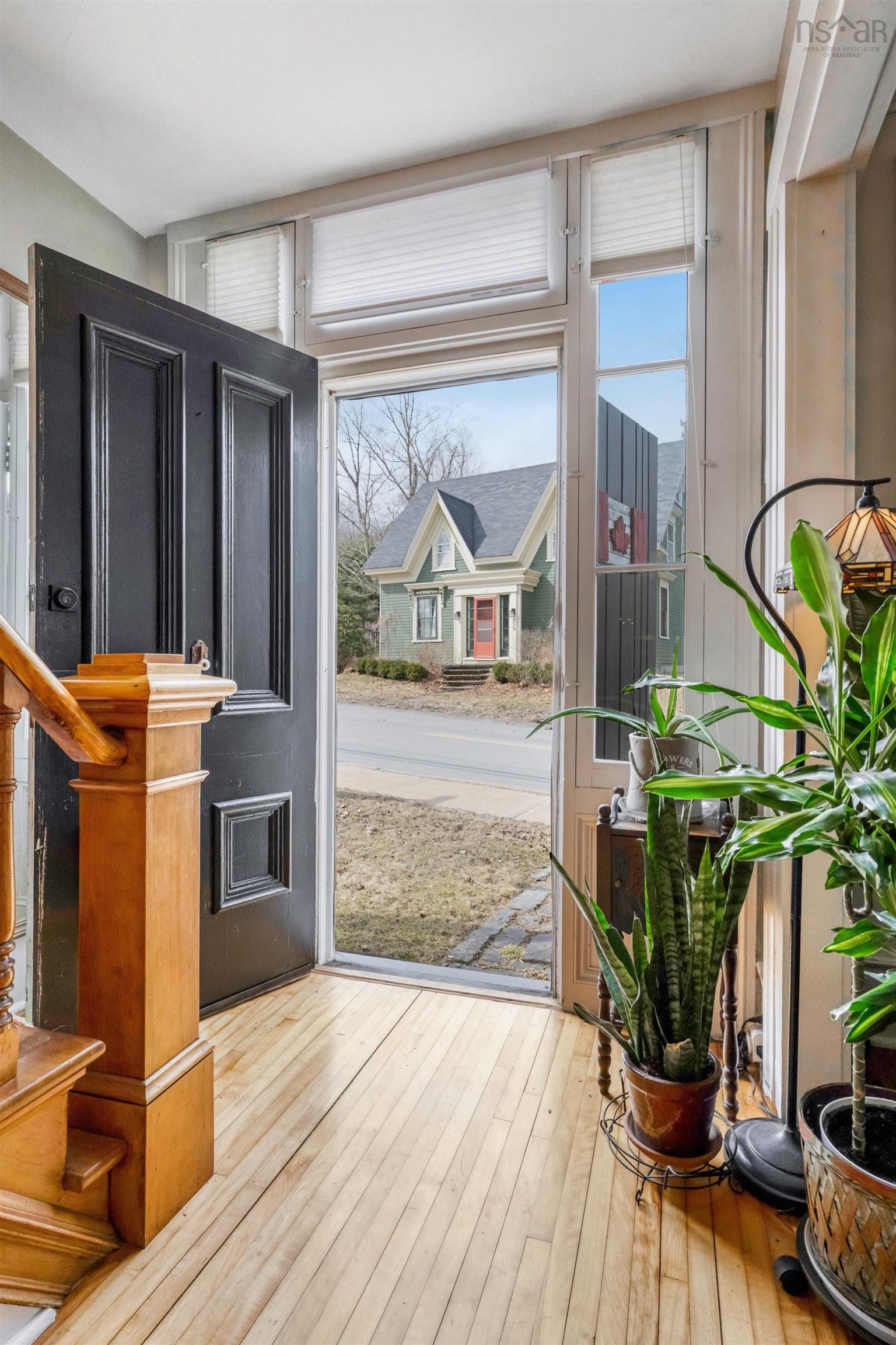 $679,000.00: 260 Main Street, Mahone Bay