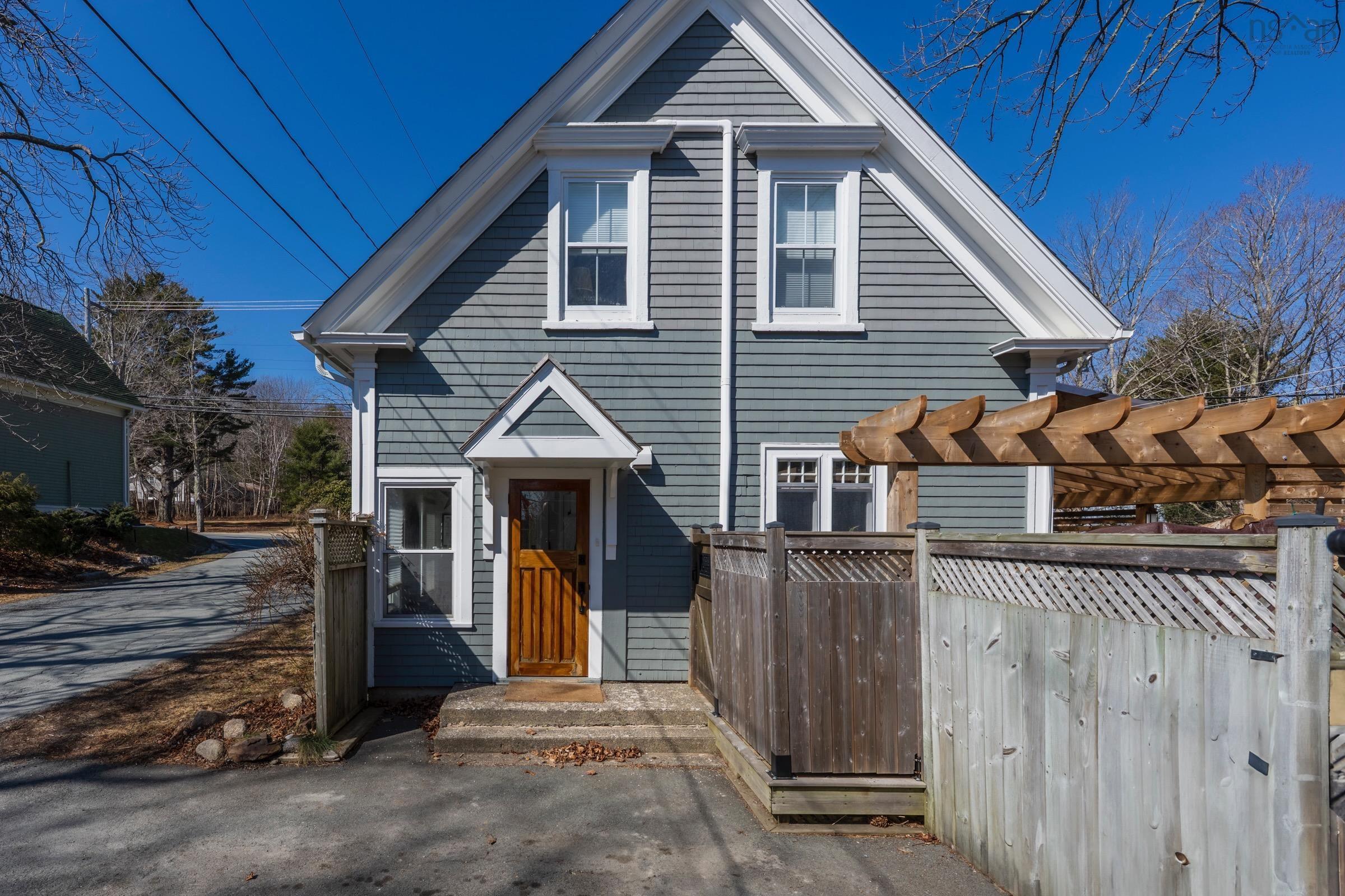 $679,000.00: 260 Main Street, Mahone Bay