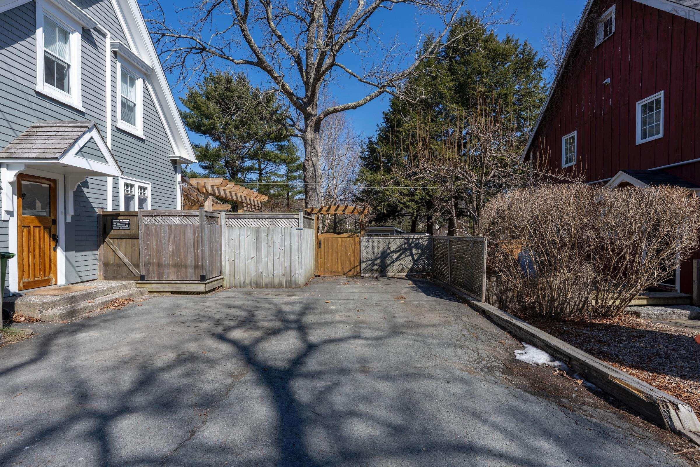 $679,000.00: 260 Main Street, Mahone Bay