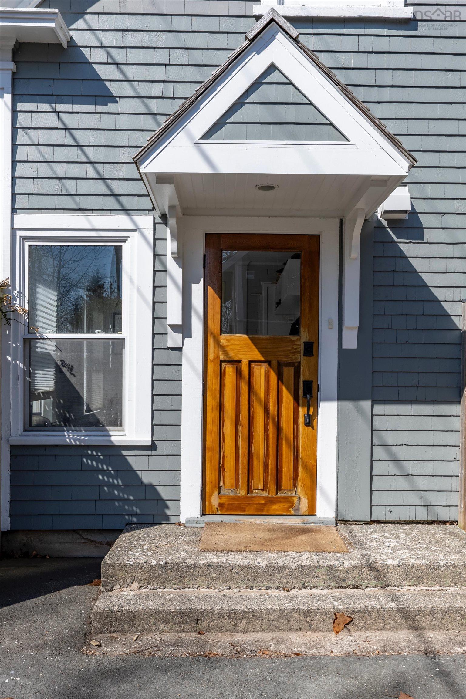 $679,000.00: 260 Main Street, Mahone Bay