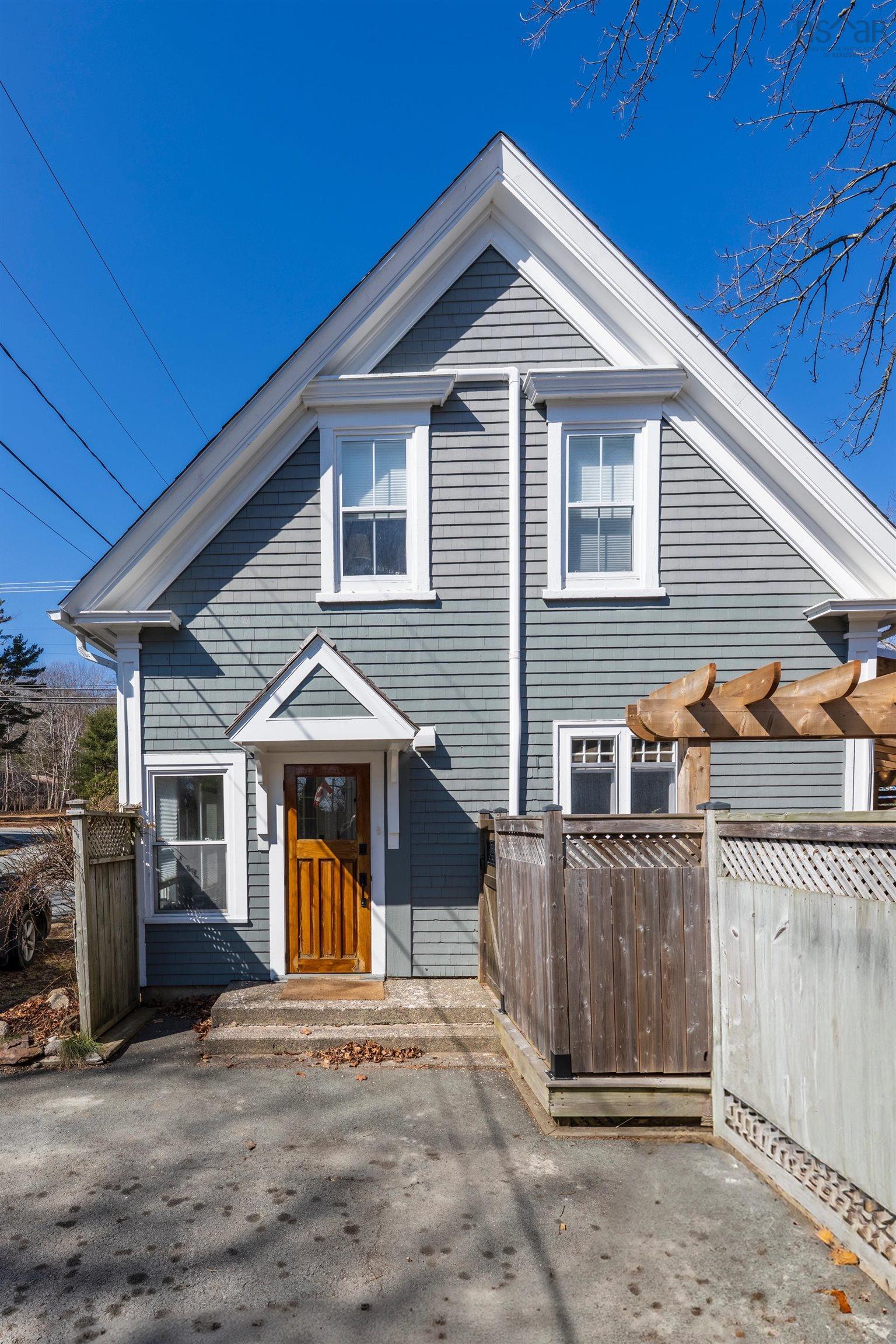 $679,000.00: 260 Main Street, Mahone Bay