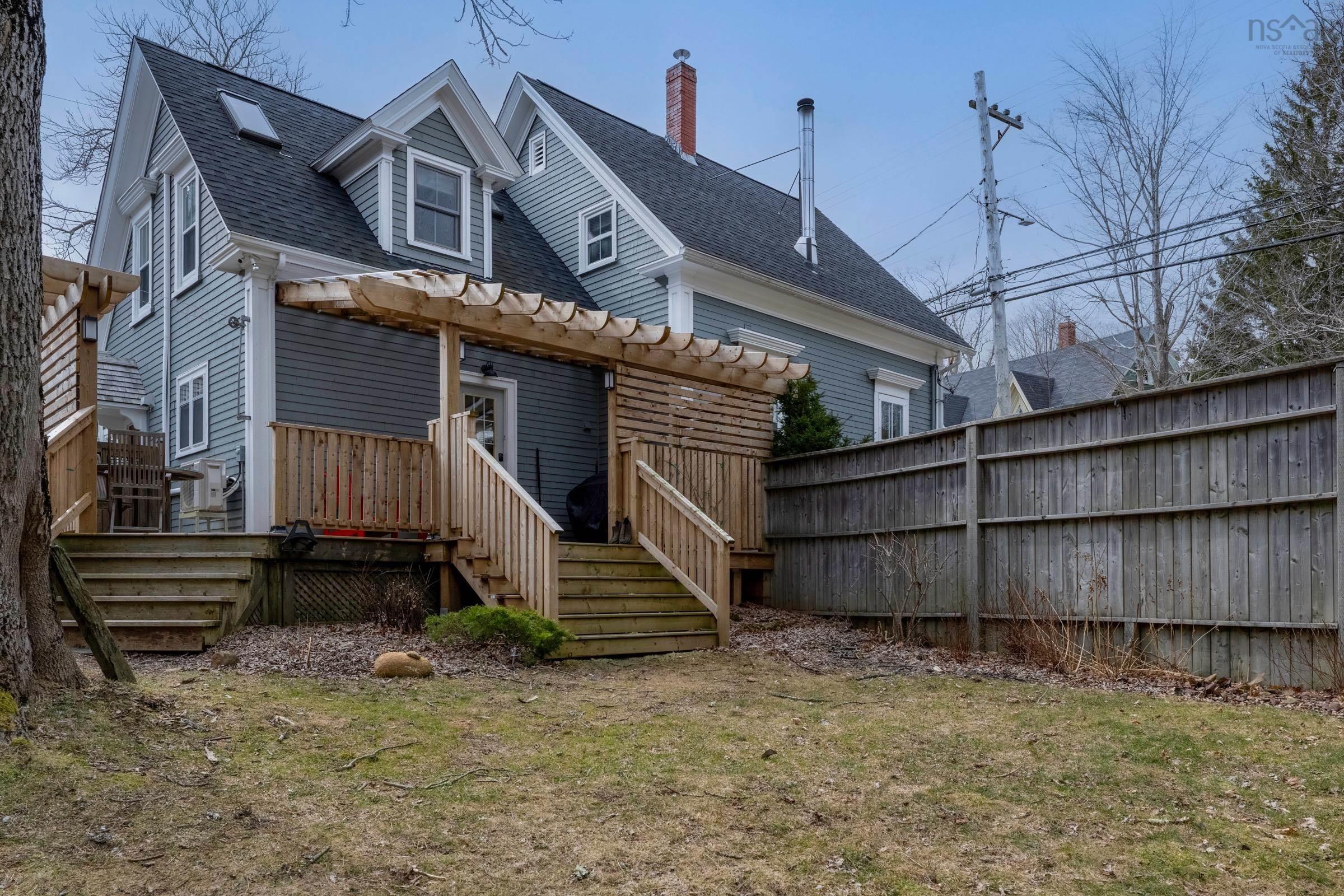 $679,000.00: 260 Main Street, Mahone Bay