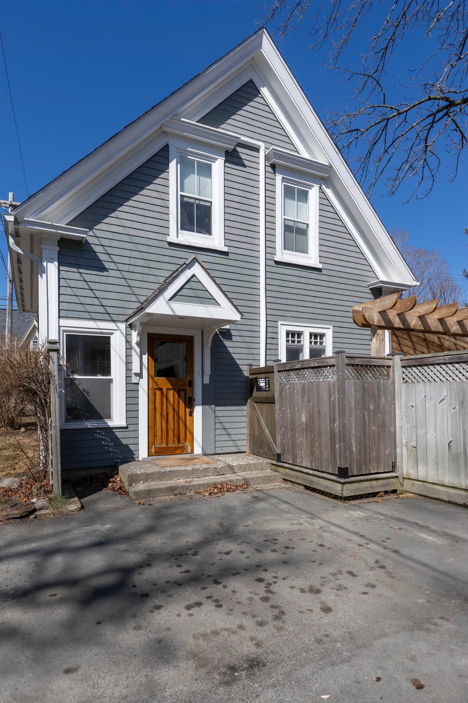 $679,000.00: 260 Main Street, Mahone Bay