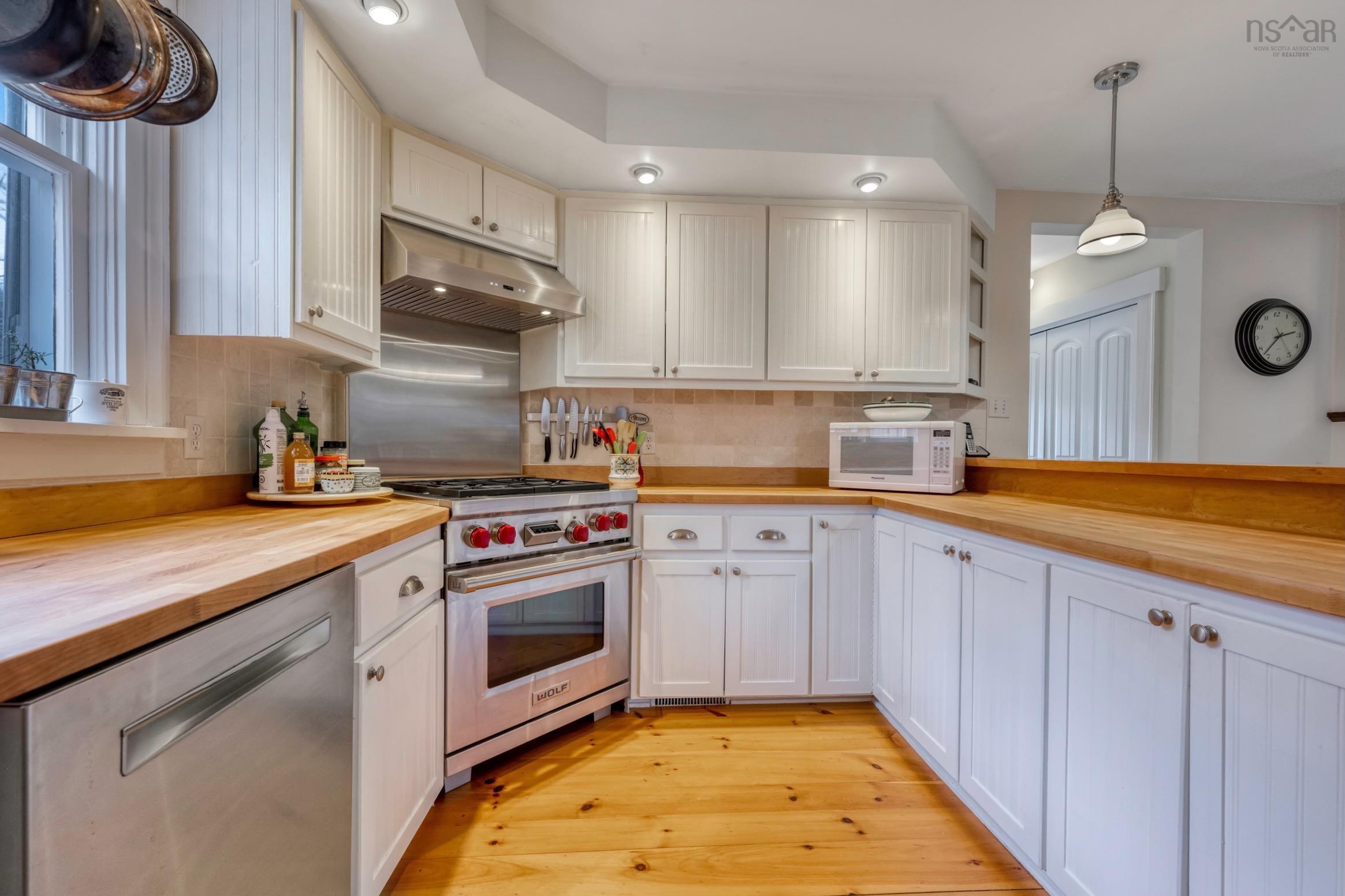 $679,000.00: 260 Main Street, Mahone Bay